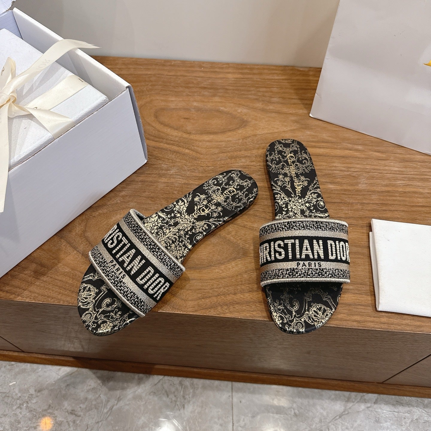 BLACK BAROQUE PRINT LOGO SLIDE SANDALS