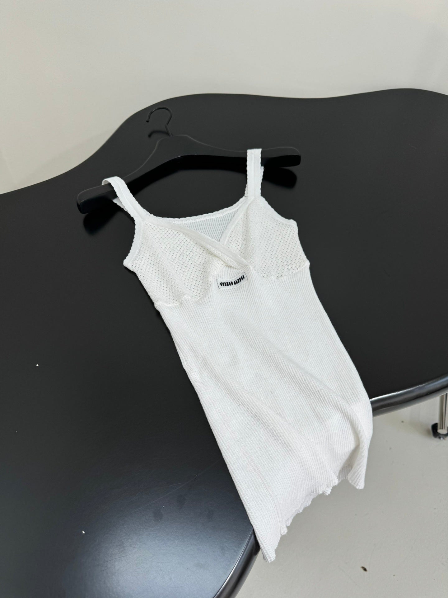RIBBED KNIT CAMI TOP