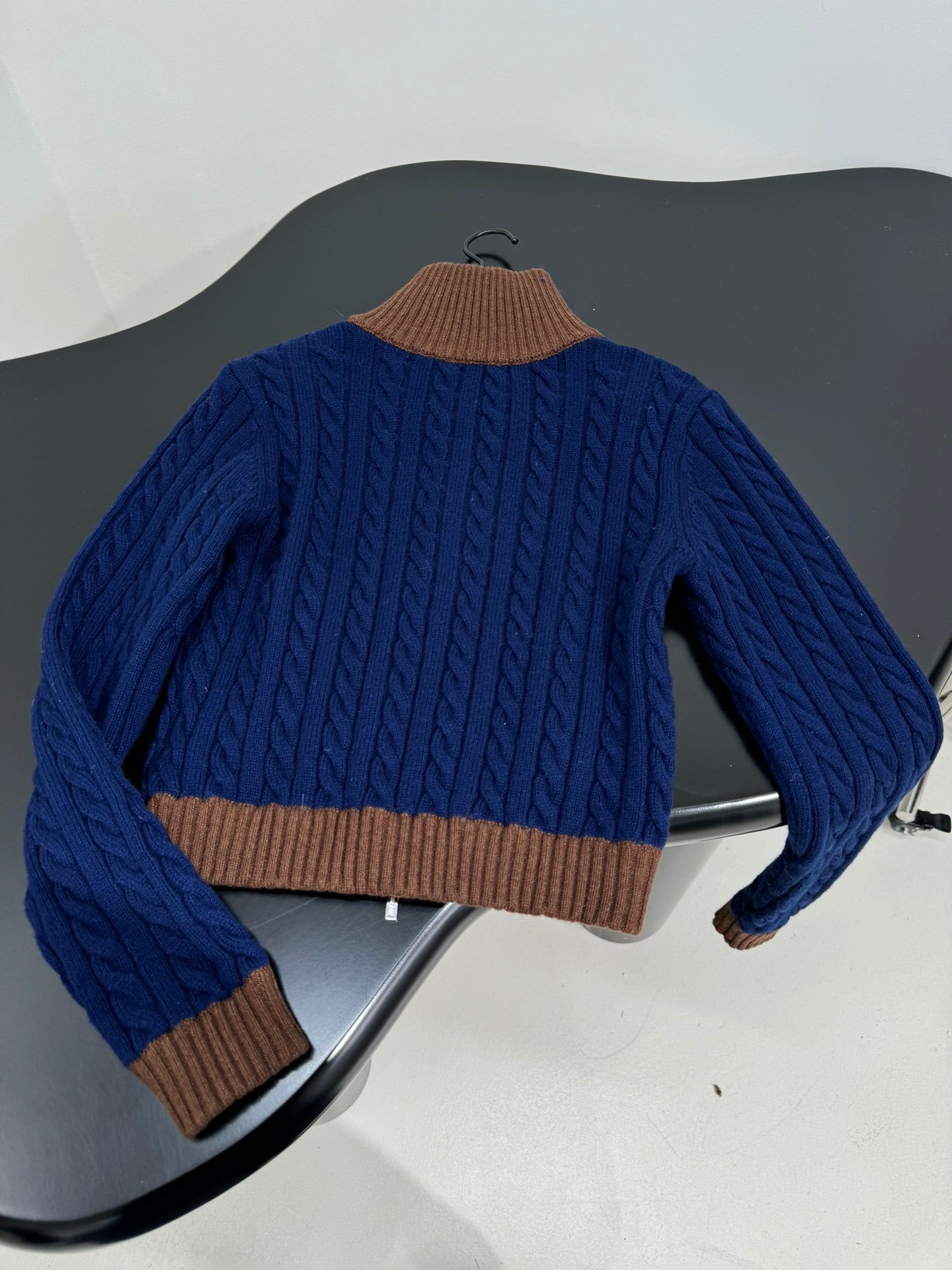 CABLE KNIT ZIP-UP SWEATER