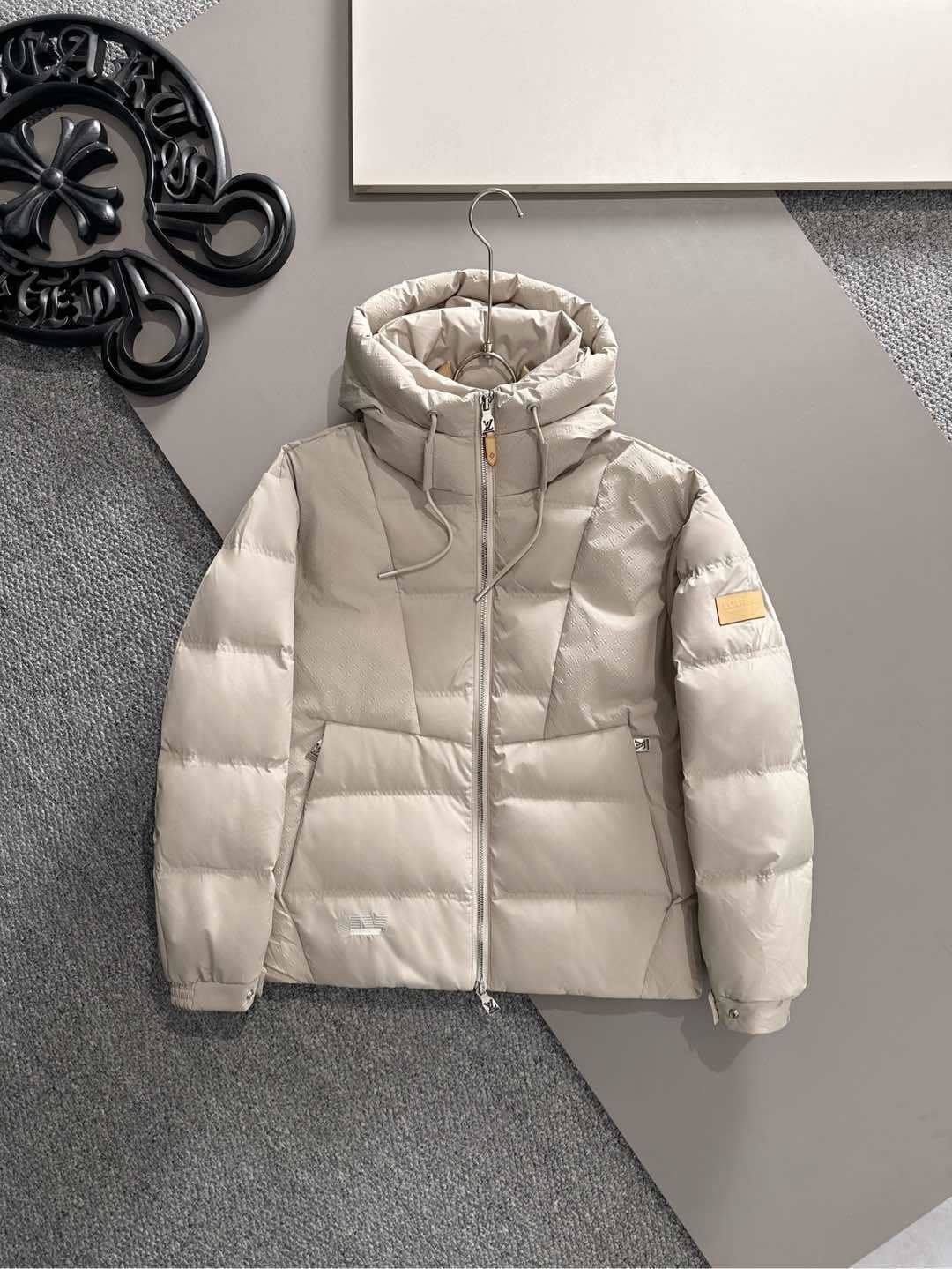 CREAM PADDED PUFFER JACKET WITH HOOD