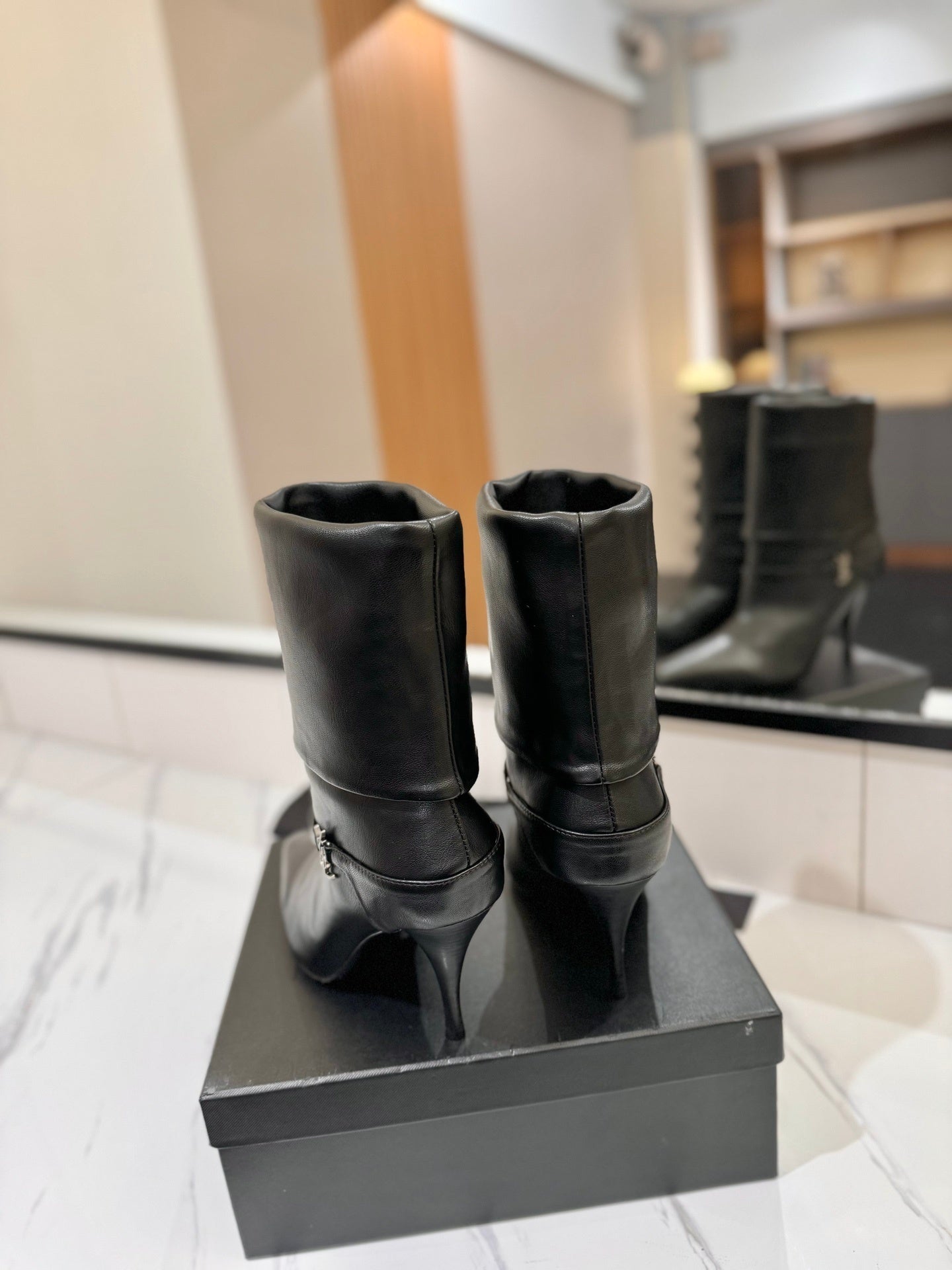 BLACK POINTED HEEL BOOTS