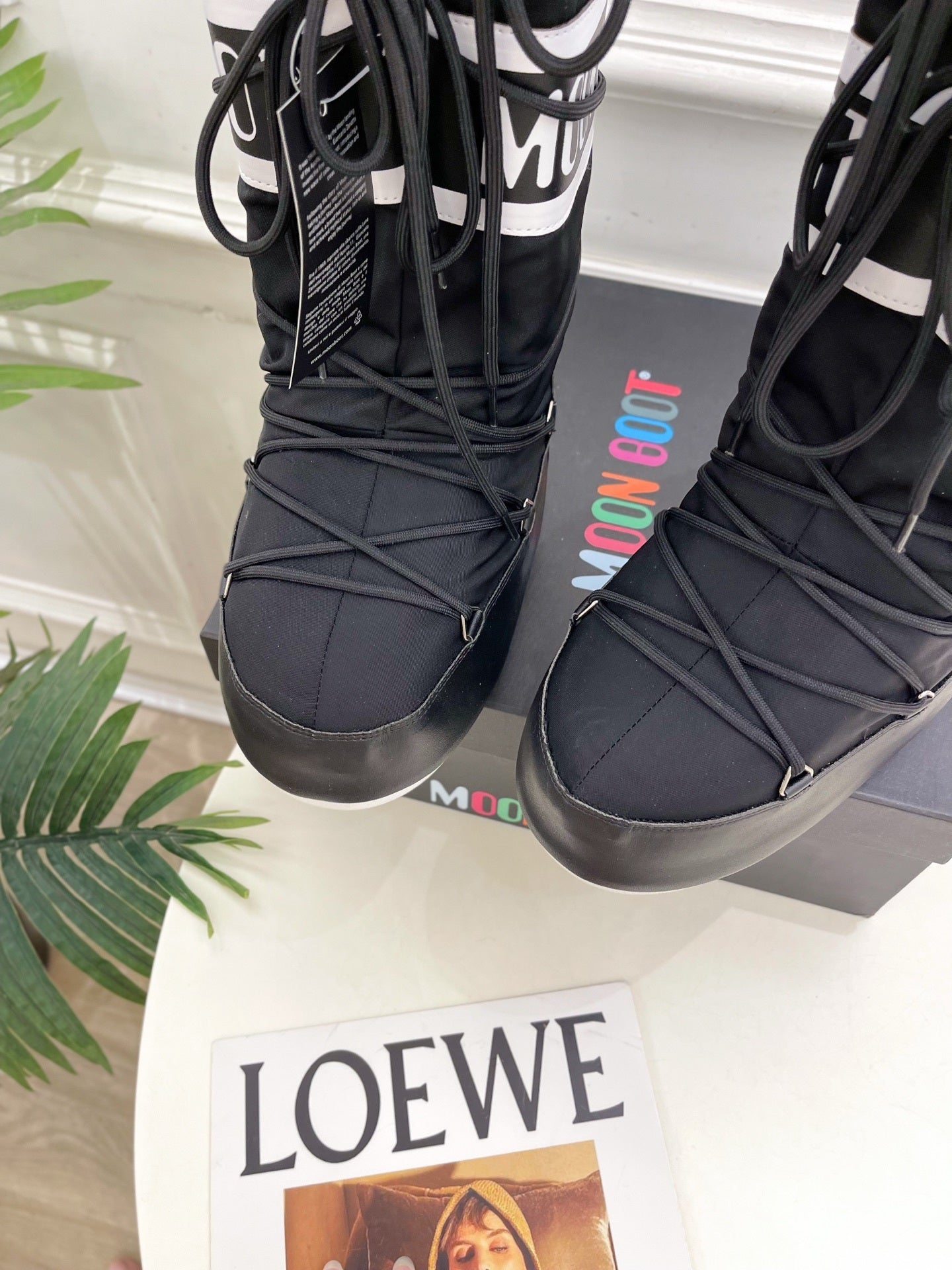 BLACK PADDED LACE-UP WINTER BOOTS