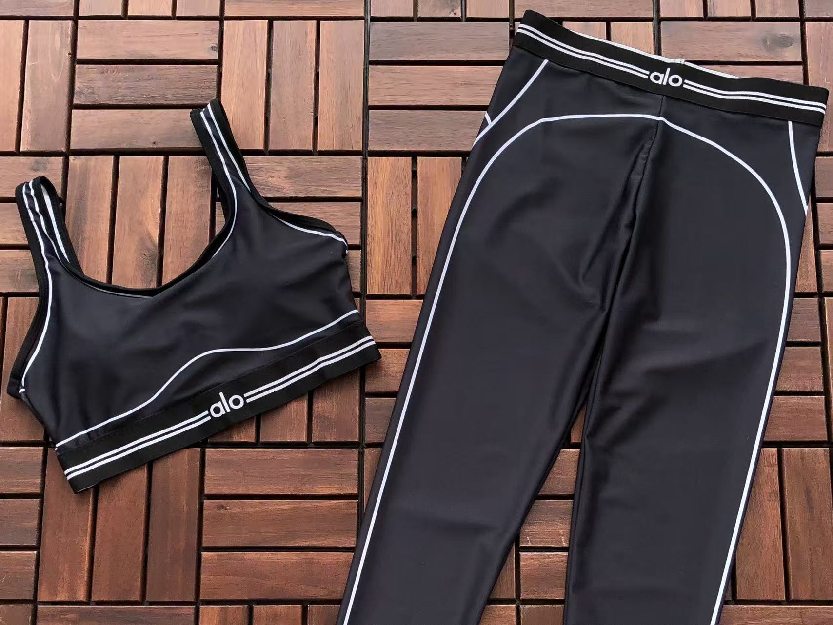 CONTRAST TRIM SPORTS BRA & LEGGINGS SET