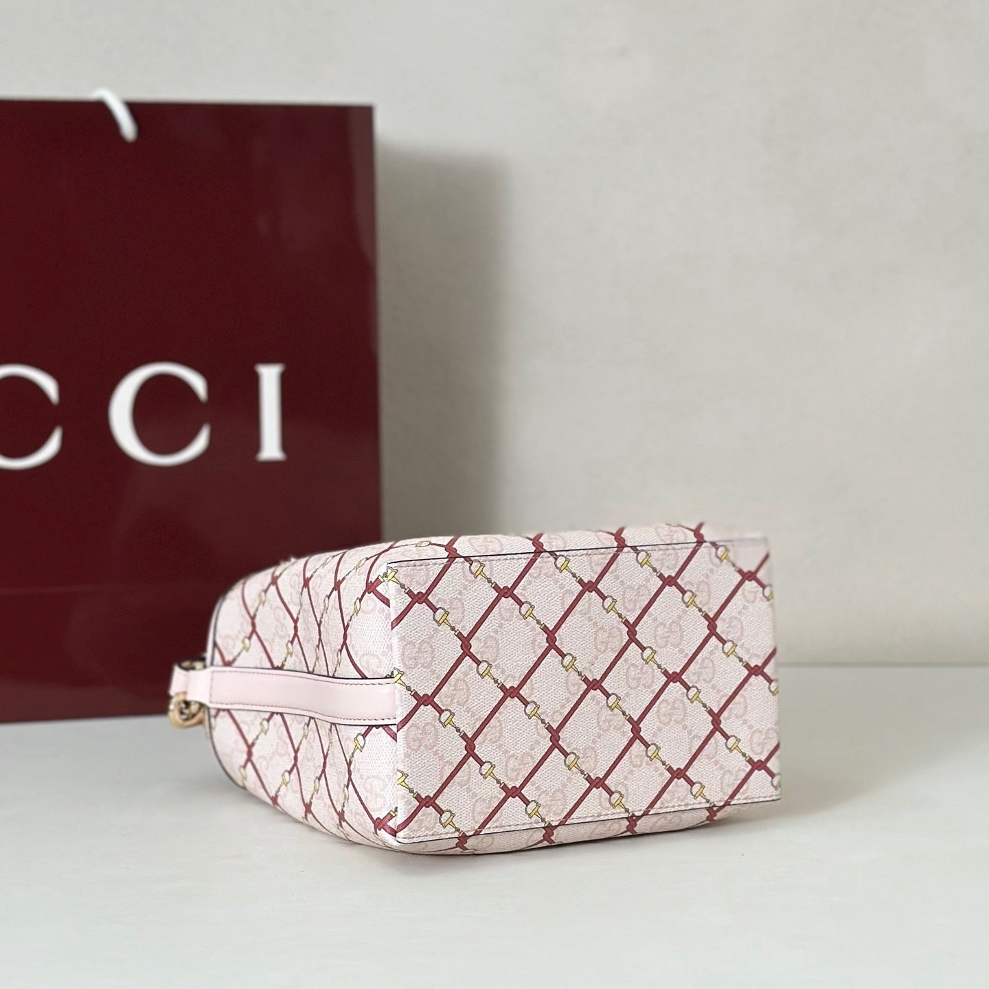 DIAMOND PRINT BUCKET SHOULDER BAG – LIGHT PINK