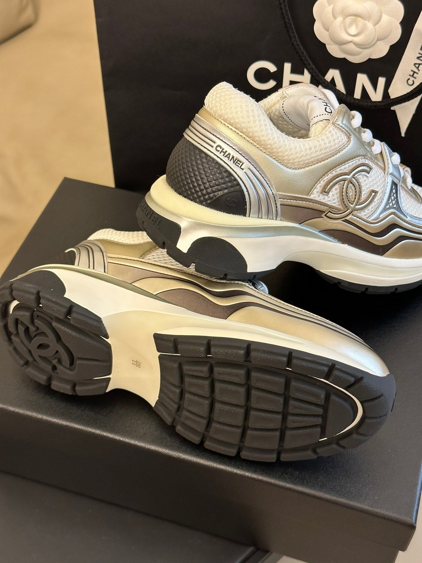 METALLIC PANEL CHUNKY RUNNER SNEAKERS