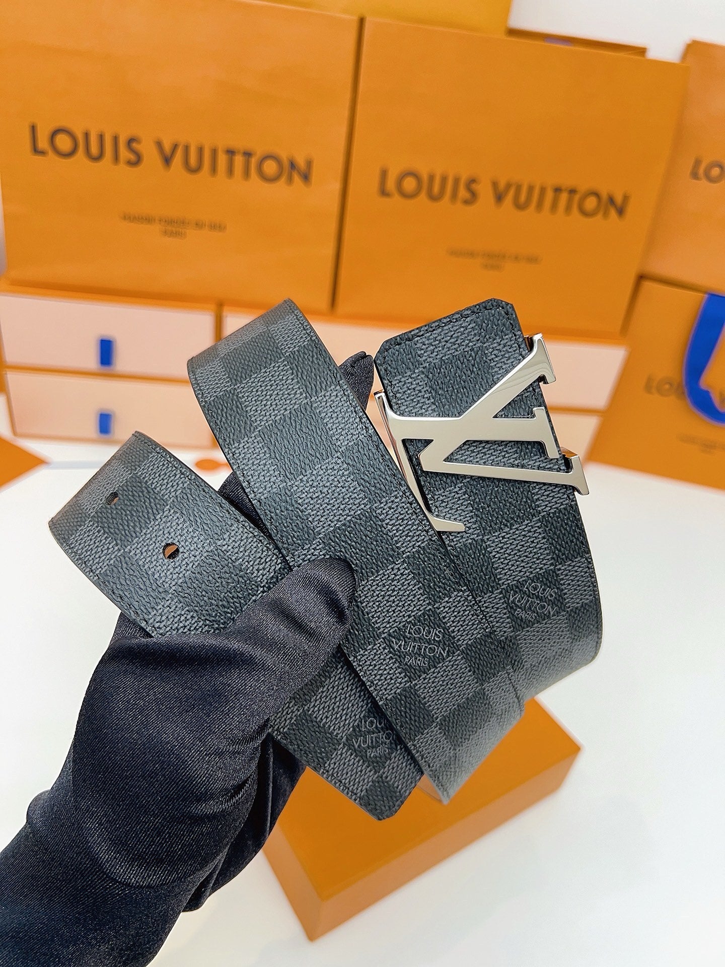 CHECKERED LEATHER BELT – SILVER BUCKLE STYLE