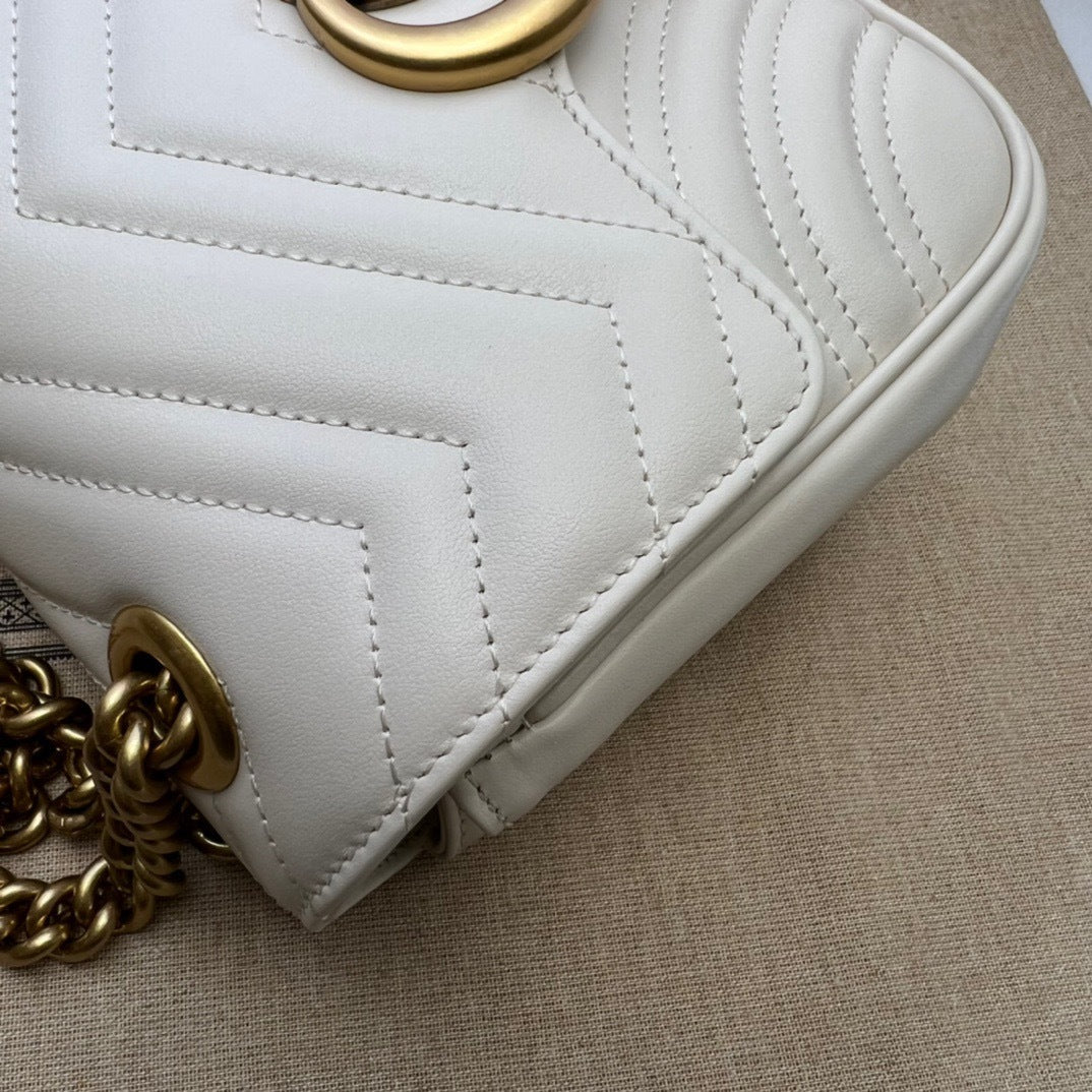 CLASSIC QUILTED MINI FLAP SHOULDER BAG