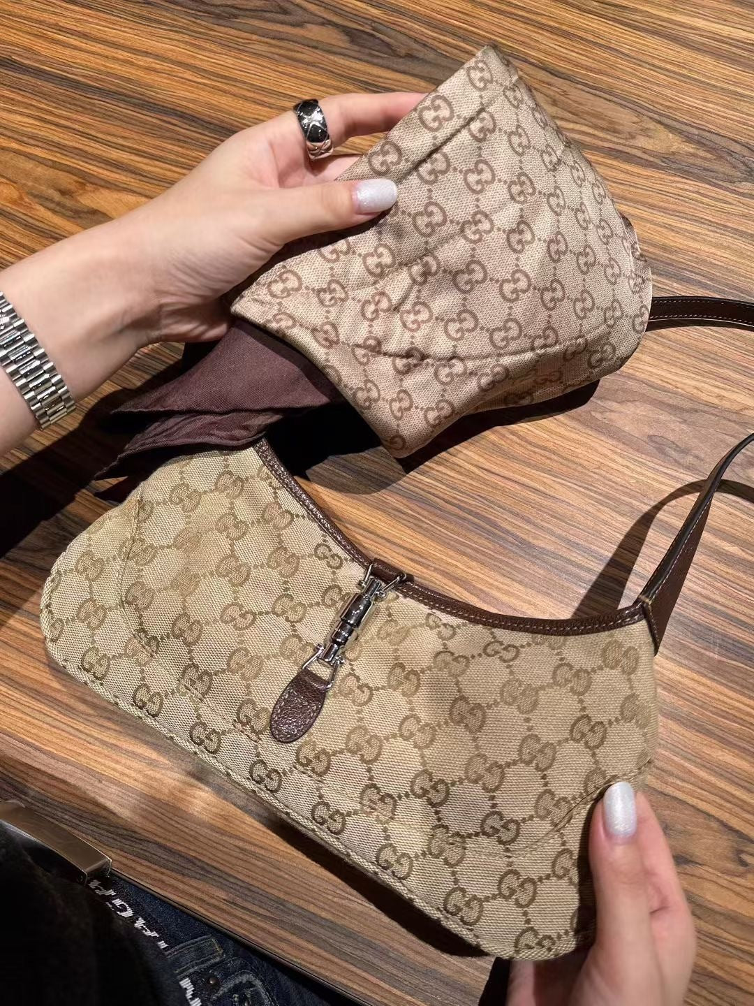 CLASSIC CANVAS SHOULDER BAG