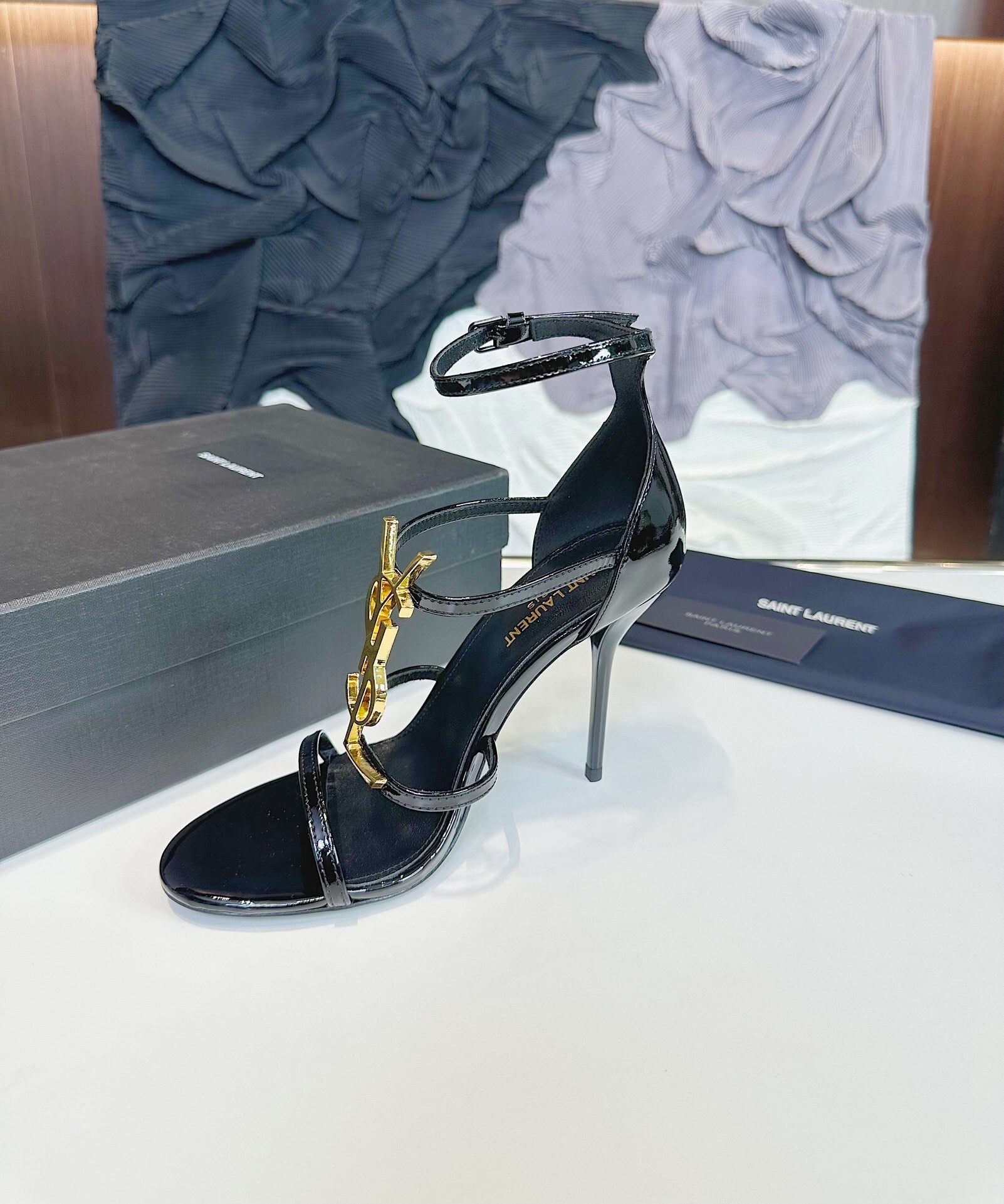 PATENT LEATHER ANKLE-STRAP LOGO HEEL SANDALS