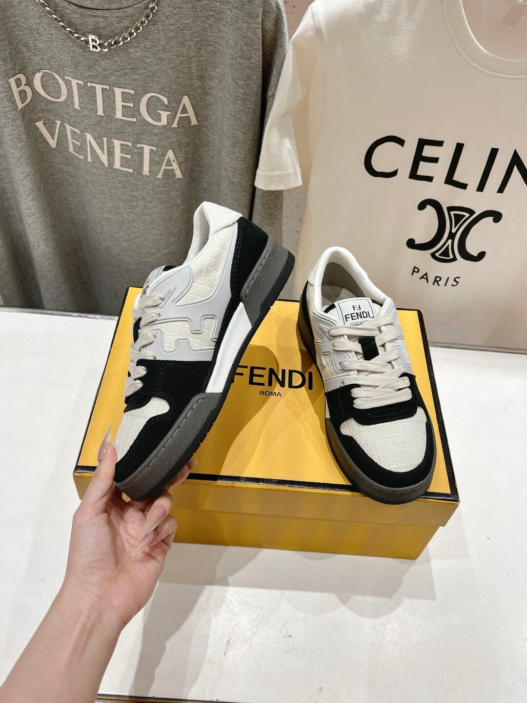 BLACK & WHITE LOW-TOP SNEAKERS WITH CONTRAST PANELS