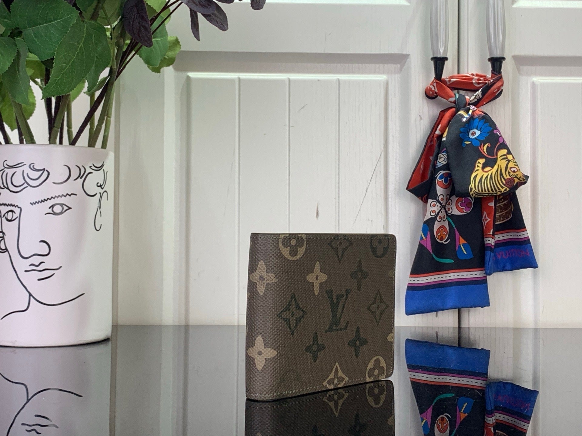 CLASSIC BIFOLD WALLET