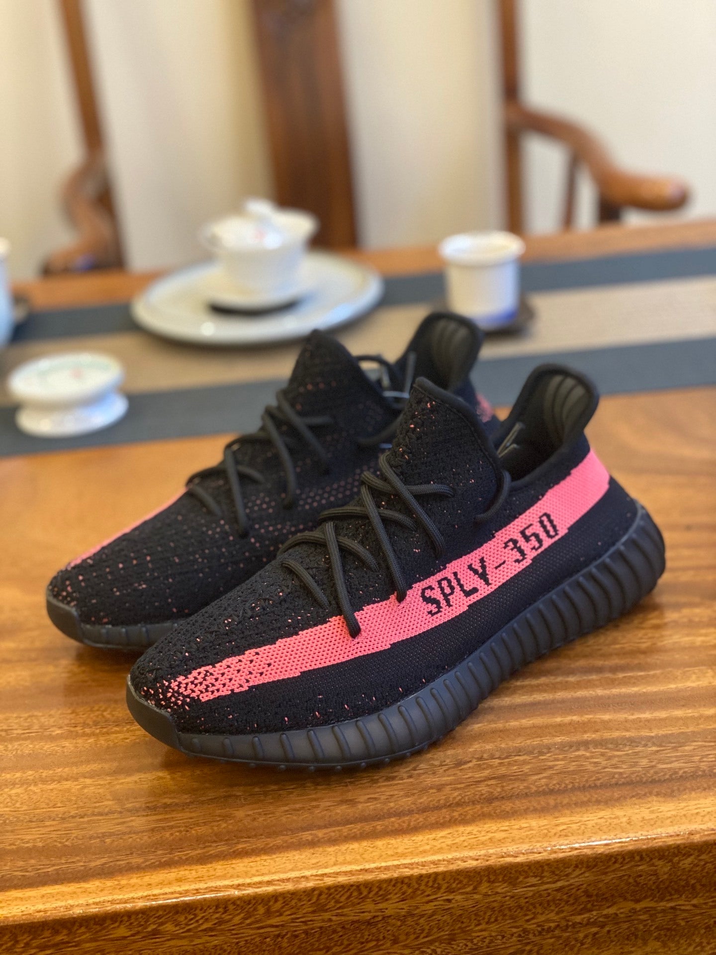 UNISEX LOW-TOP KNIT ATHLETIC SNEAKERS