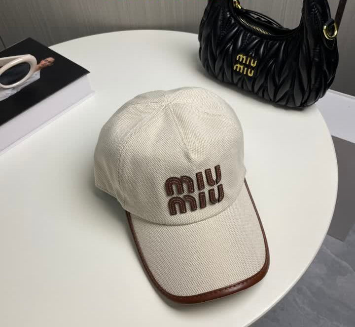 BEIGE BASEBALL CAP WITH EMBROIDERED LOGO AND CONTRAST TRIM