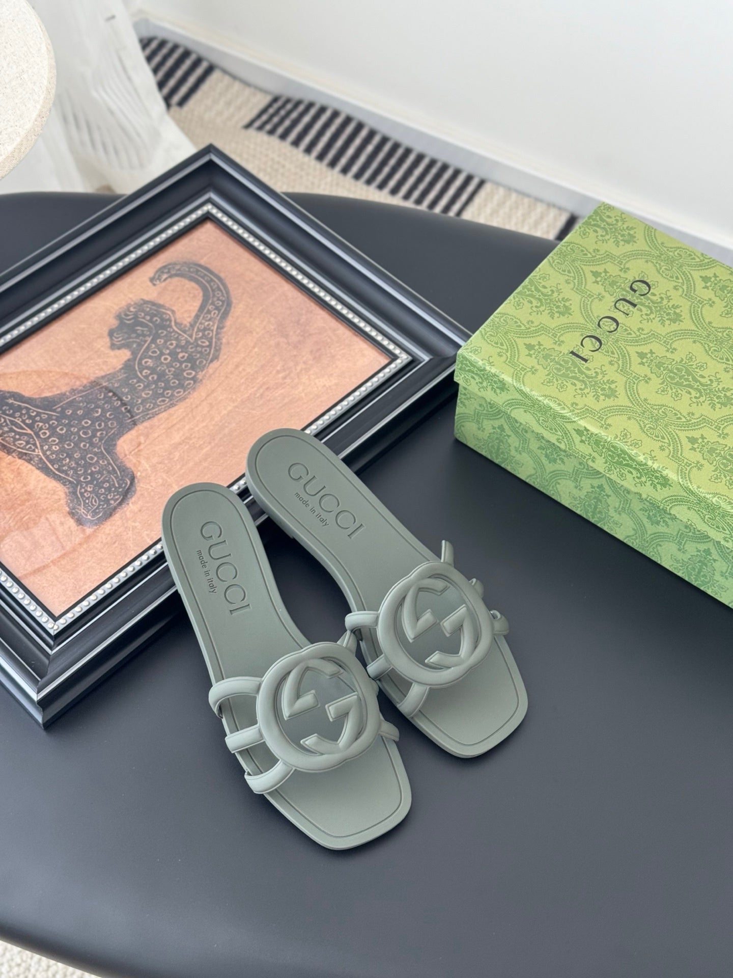 SAGE GREEN LOGO DETAIL FLAT SLIDES
