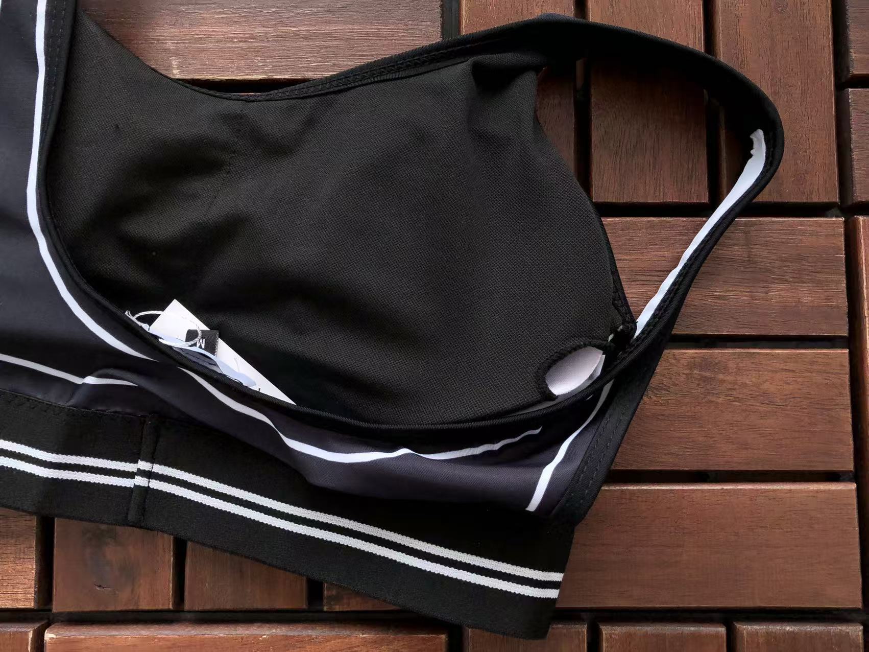 CONTRAST TRIM SPORTS BRA & LEGGINGS SET