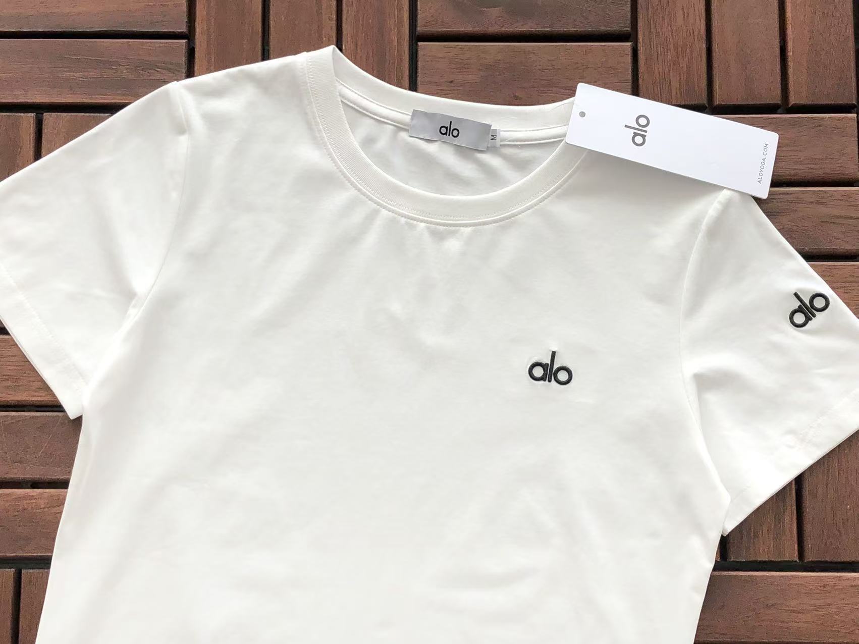 CLASSIC FIT T-SHIRT
