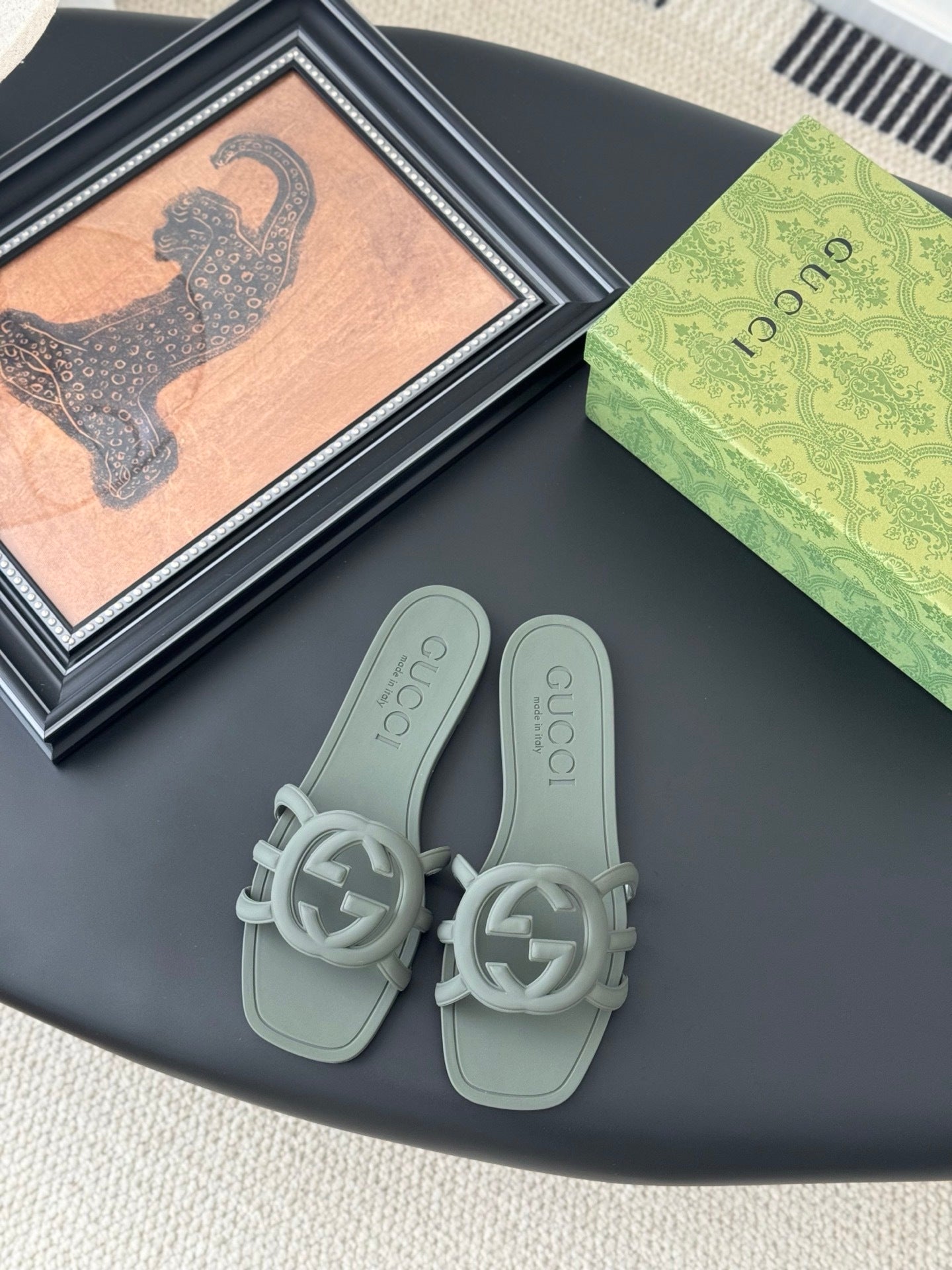 SAGE GREEN LOGO DETAIL FLAT SLIDES