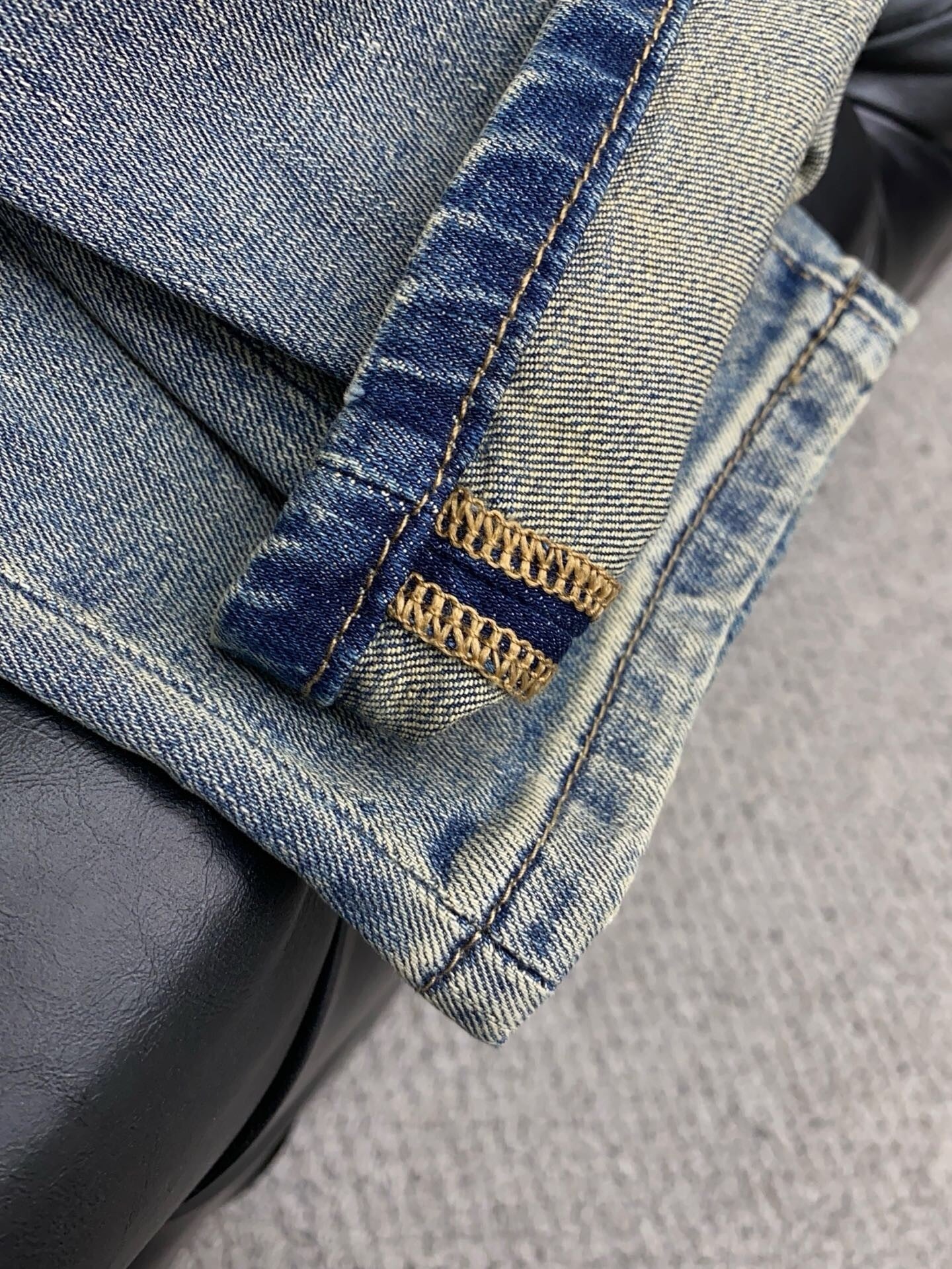 WASHED DENIM LOGO JEANS