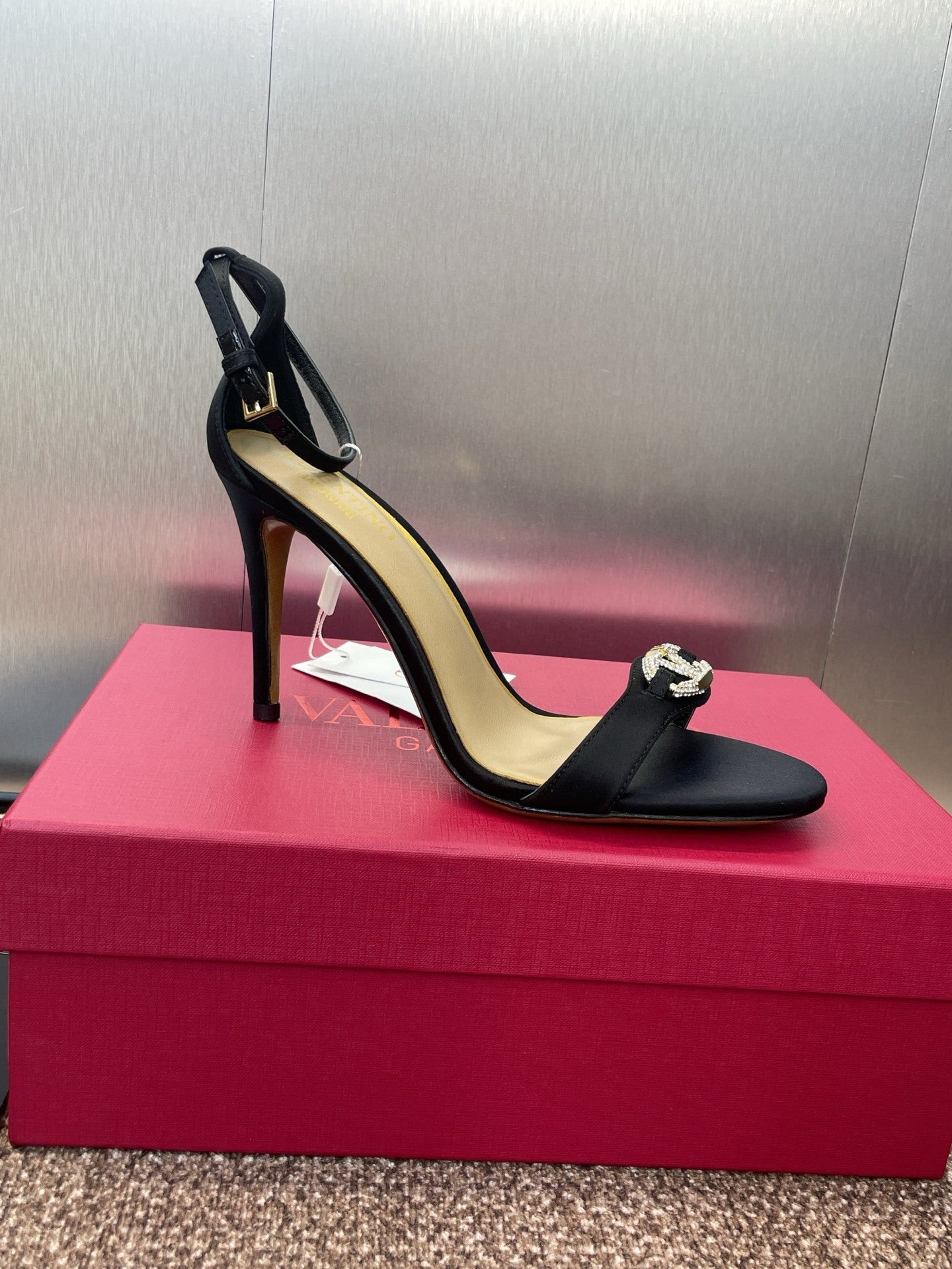 EMBELLISHED ANKLE-STRAP HIGH HEEL SANDALS – BLACK