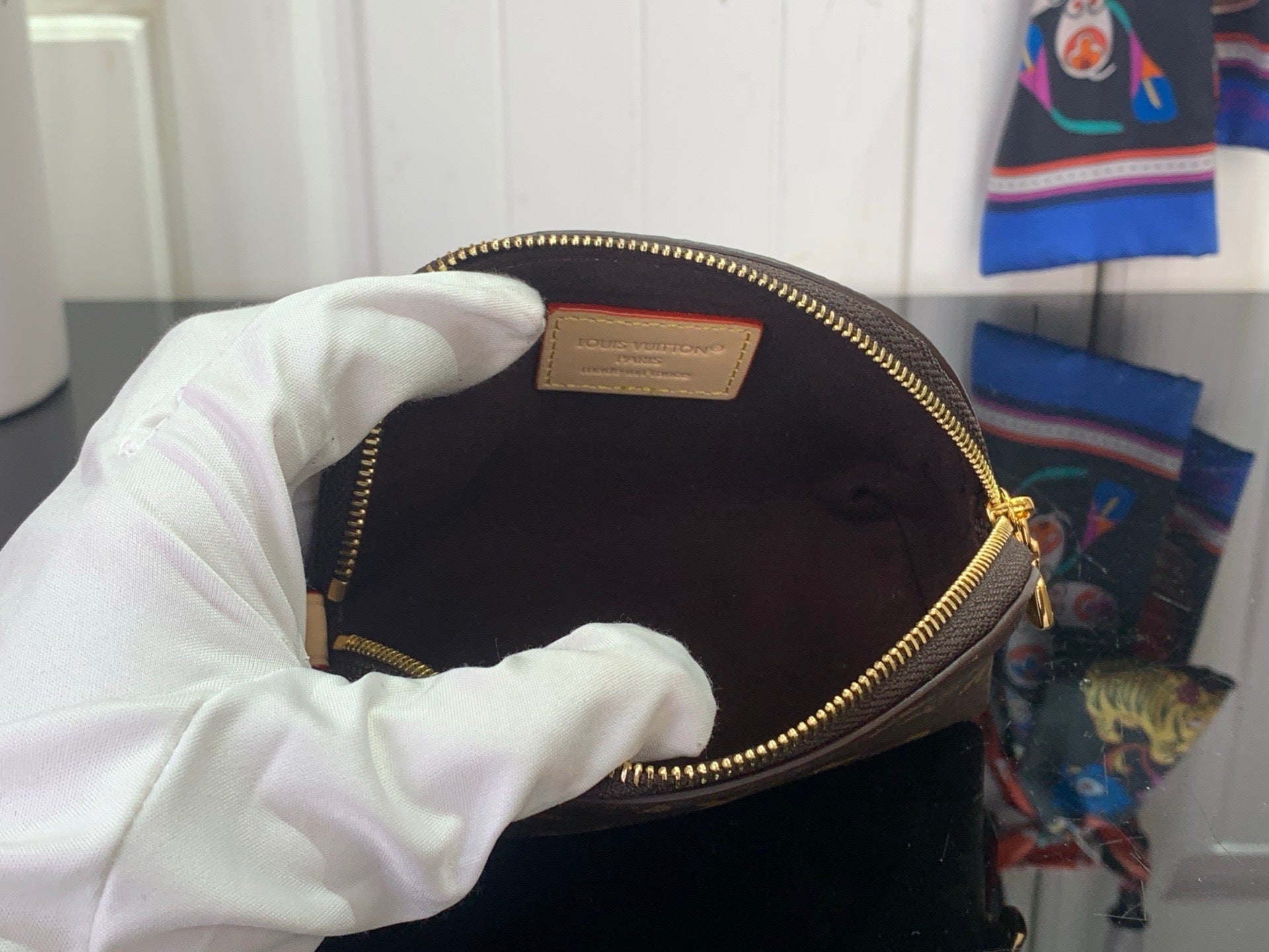 COMPACT DOME CROSSBODY BAG