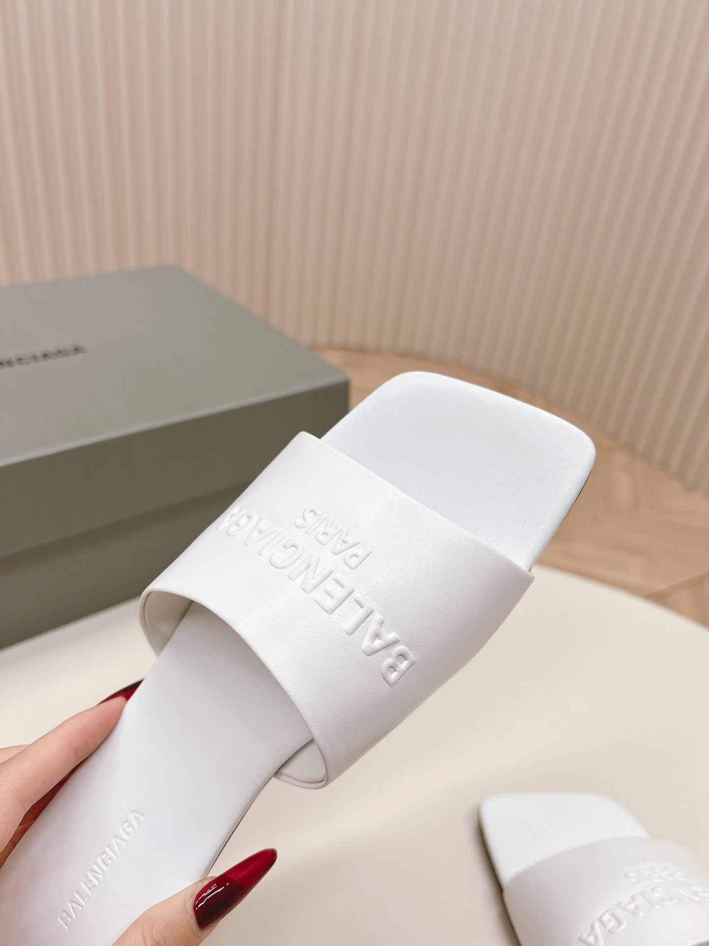 WHITE MINIMAL FLAT MULES