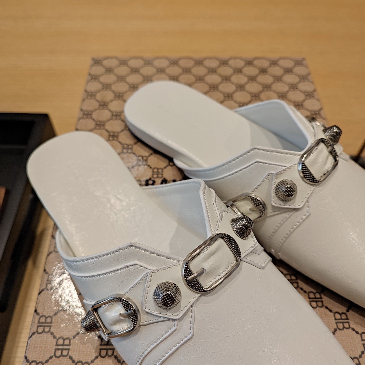 WHITE BUCKLE DETAIL FLAT MULES