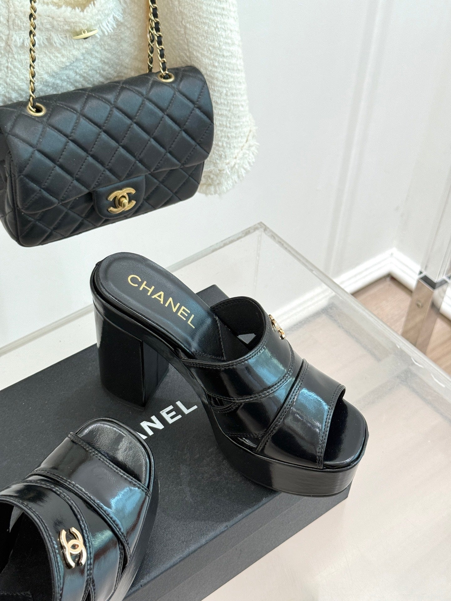BLACK PLATFORM HEEL MULES