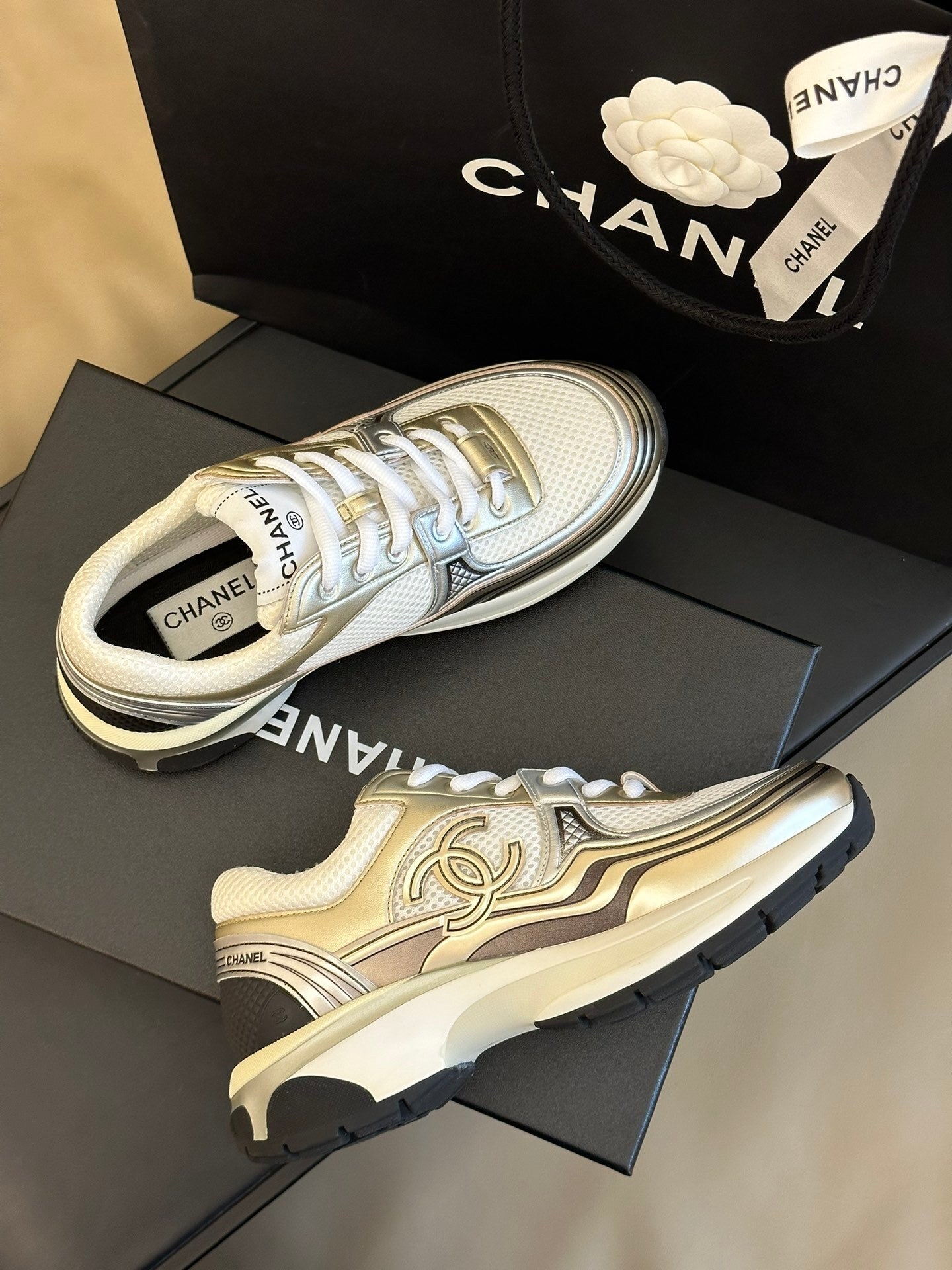 METALLIC PANEL CHUNKY RUNNER SNEAKERS