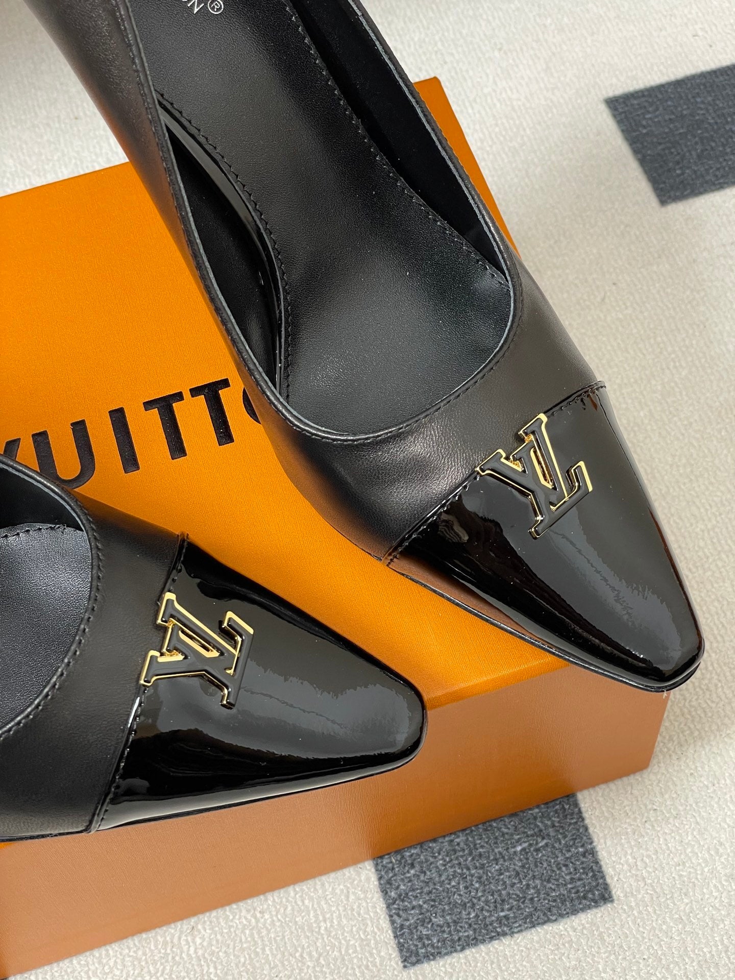 BLACK POINTED TOE LOGO STILETTO HEELS