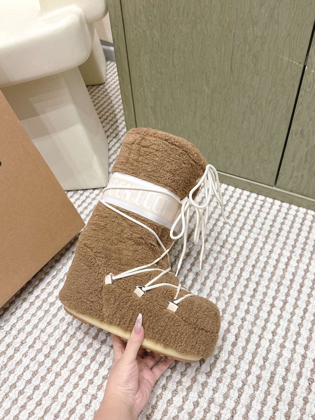 BROWN FAUX FUR LINED WINTER BOOTS