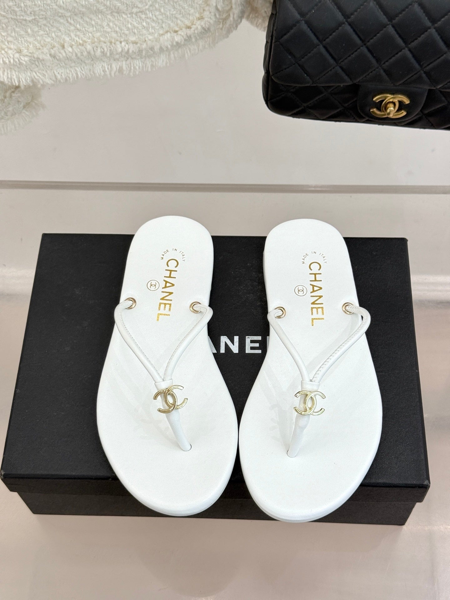 WHITE MINIMAL THONG SANDALS