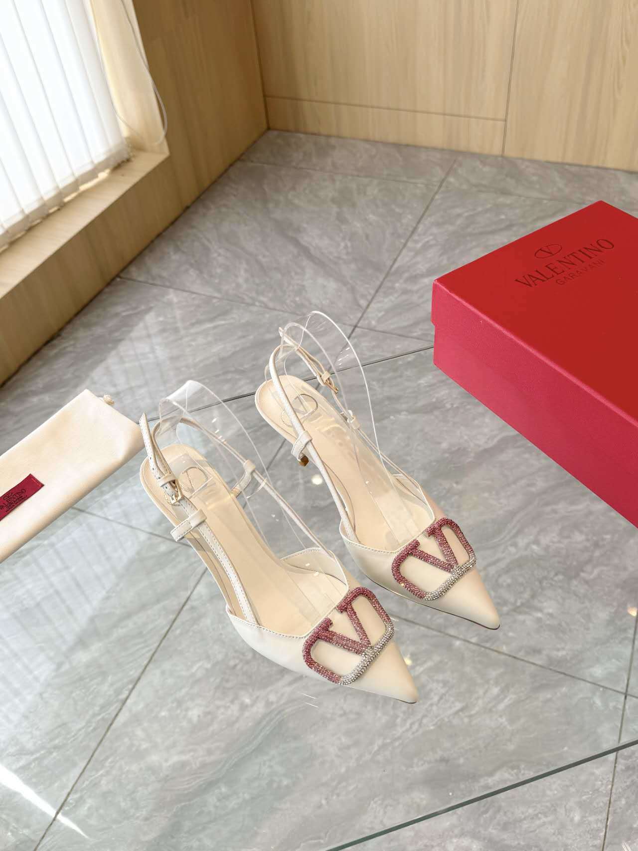 POINTED TOE SLINGBACK HEELS – IVORY WITH PINK CRYSTAL DETAIL