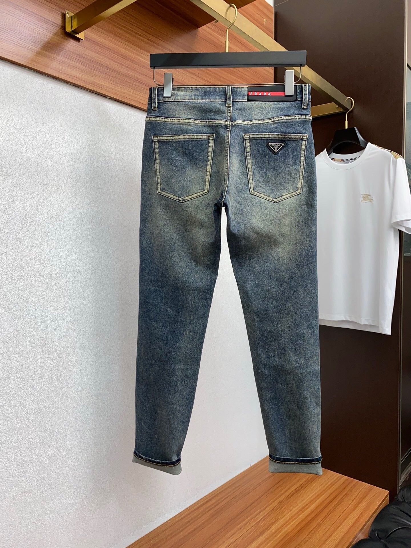 VINTAGE WASH LOGO PLAQUE DENIM JEANS