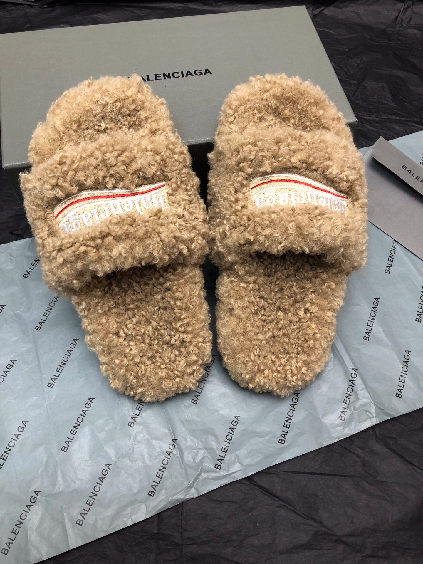 BEIGE FLUFFY COMFORT SLIDES