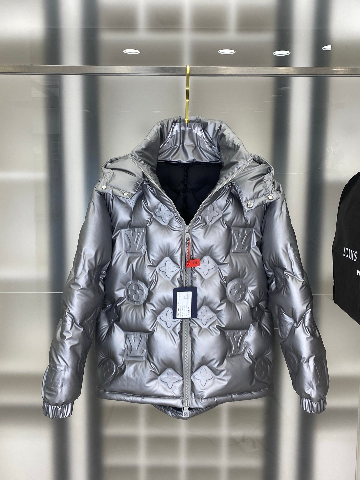 EMBOSSED PUFFER JACKET