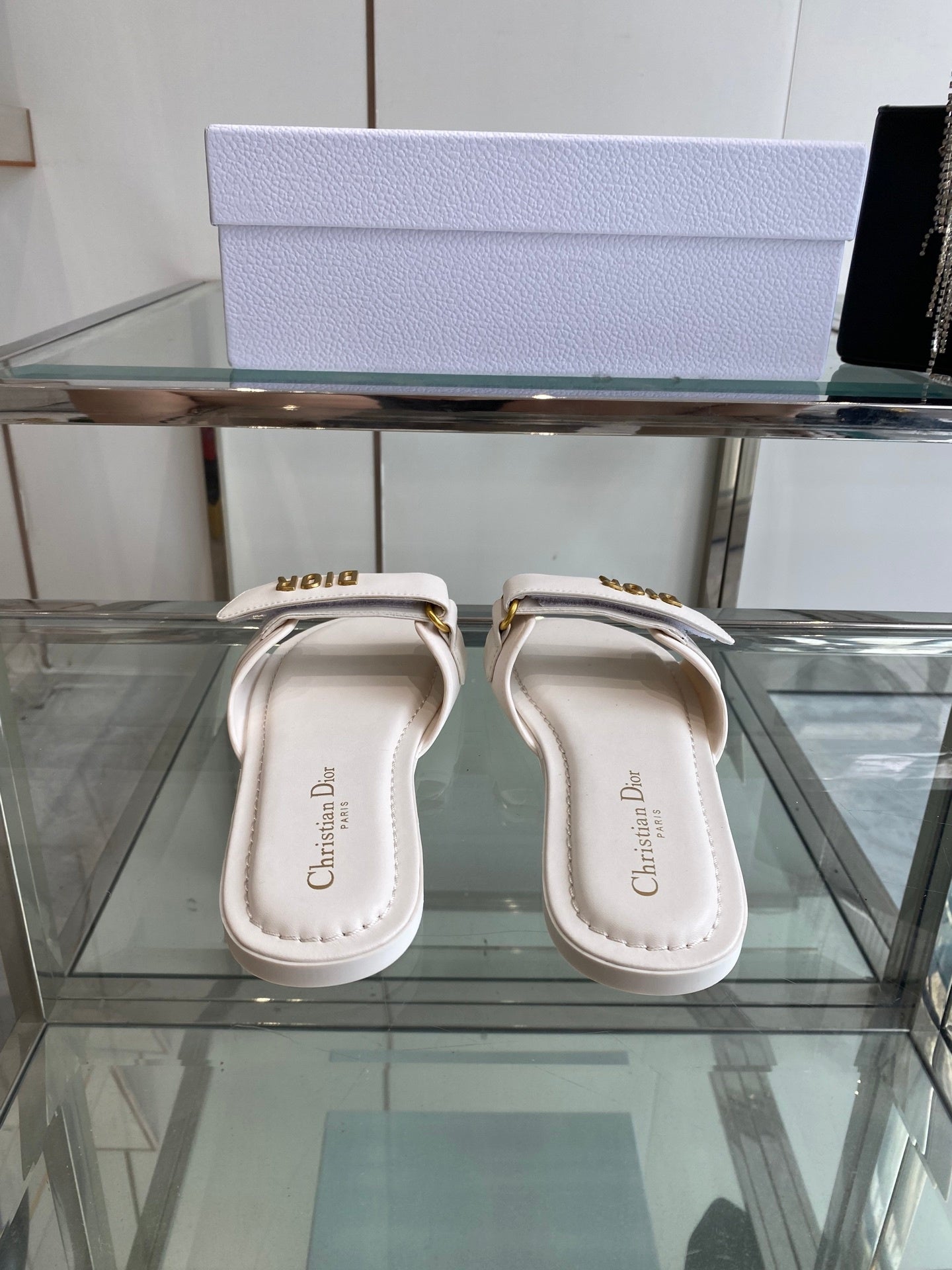WHITE LOGO STRAP FLAT SLIDES