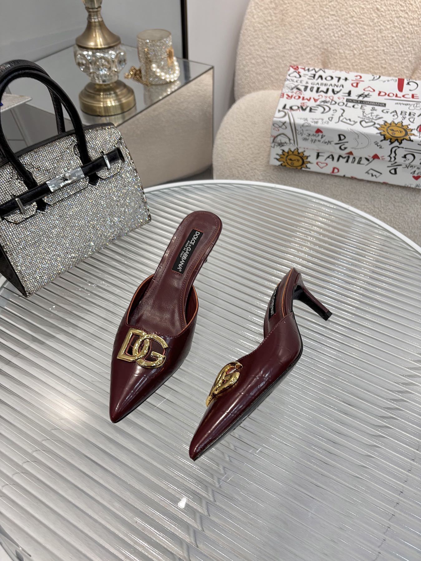 LOGO POINTED TOE MULES – BURGUNDY EDITION
