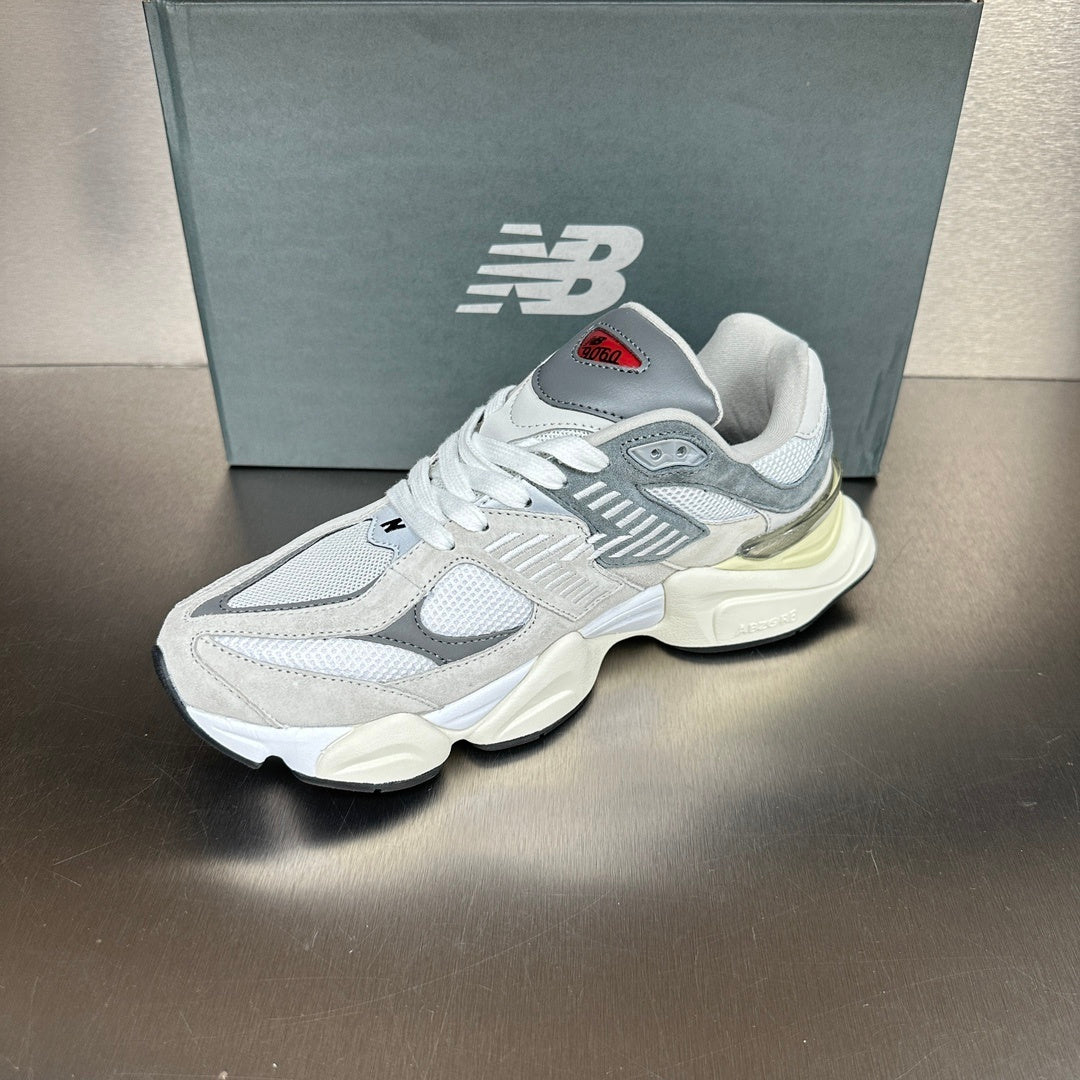 EVERYDAY WALKING SNEAKERS WITH BALANCED COMFORT FIT