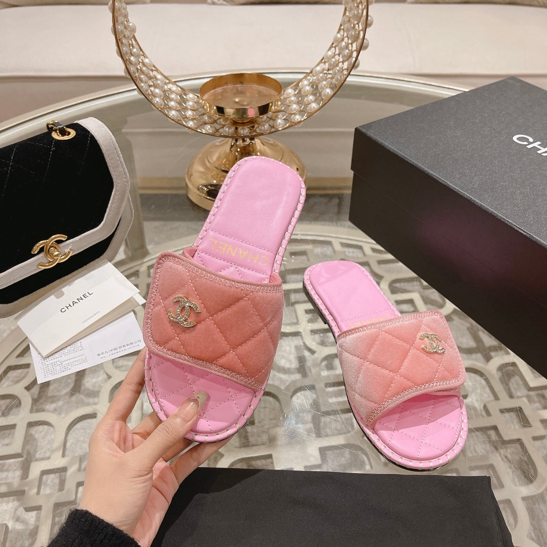 PINK QUILTED SLIDES