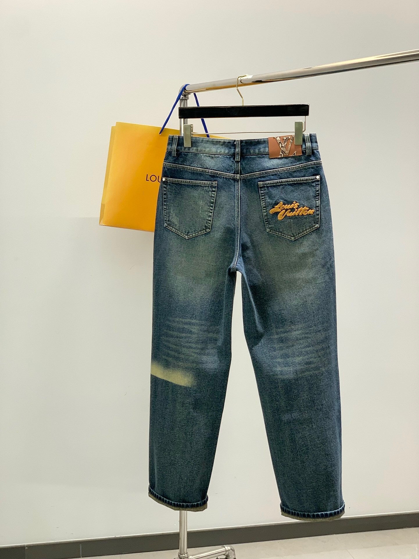 STRAIGHT-LEG WASHED DENIM JEANS