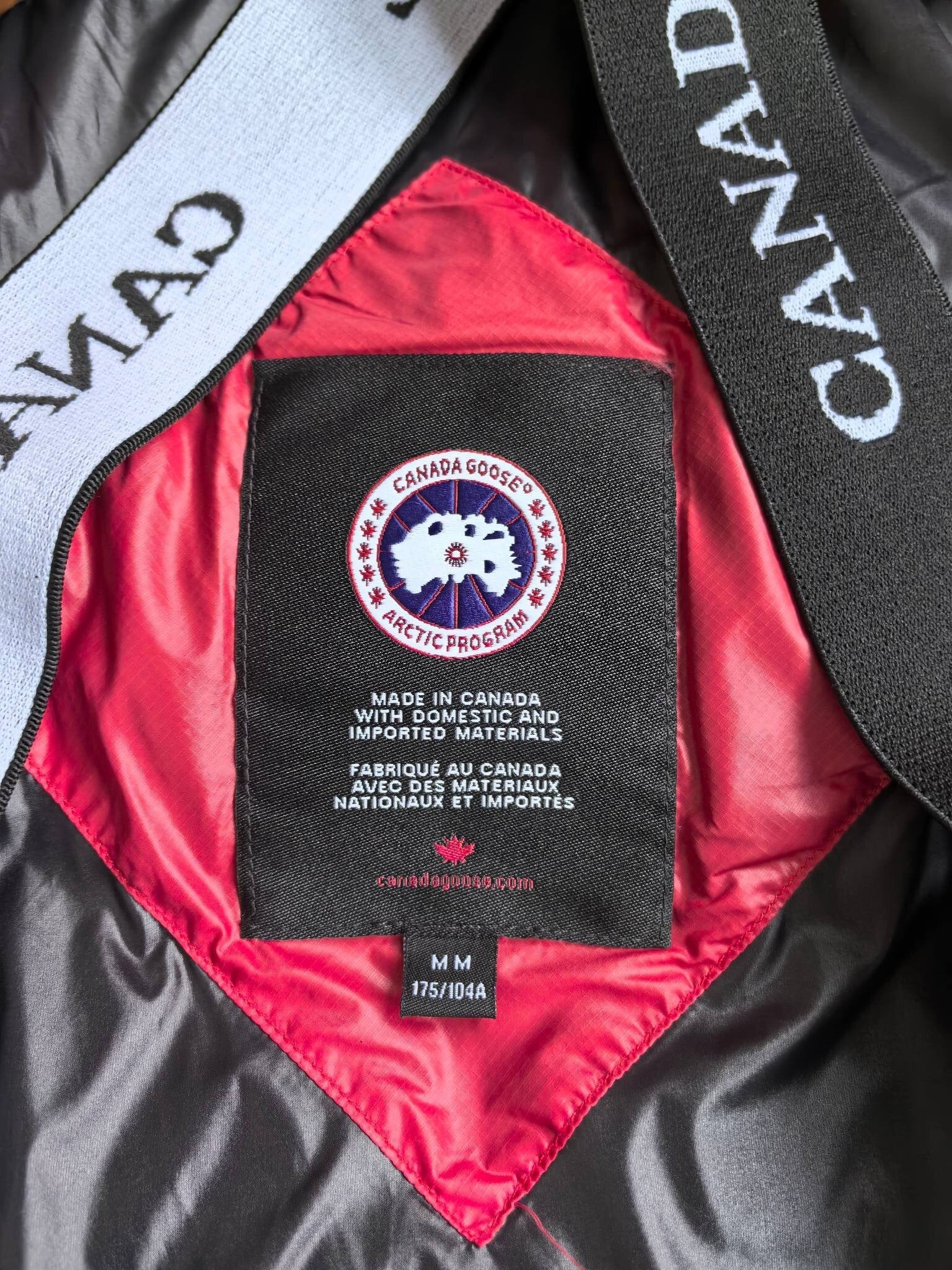 SHINY HOODED PUFFER JACKET