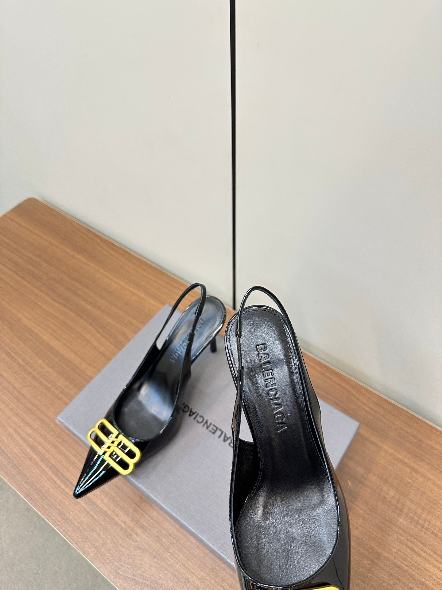 BLACK PATENT SLINGBACK POINTED HEELS