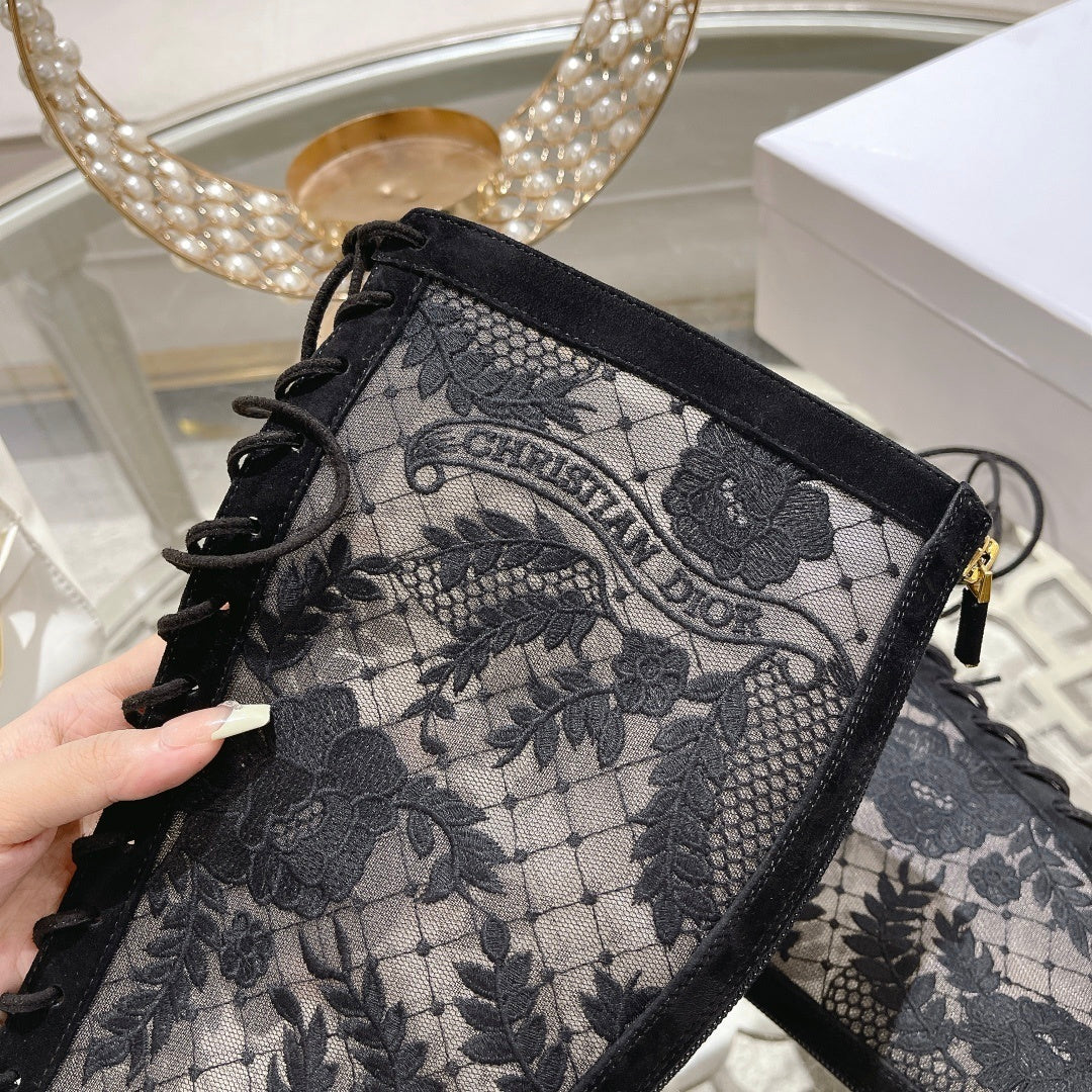 BLACK LACE KNEE-HIGH LACE-UP BOOTS WITH BLOCK HEEL