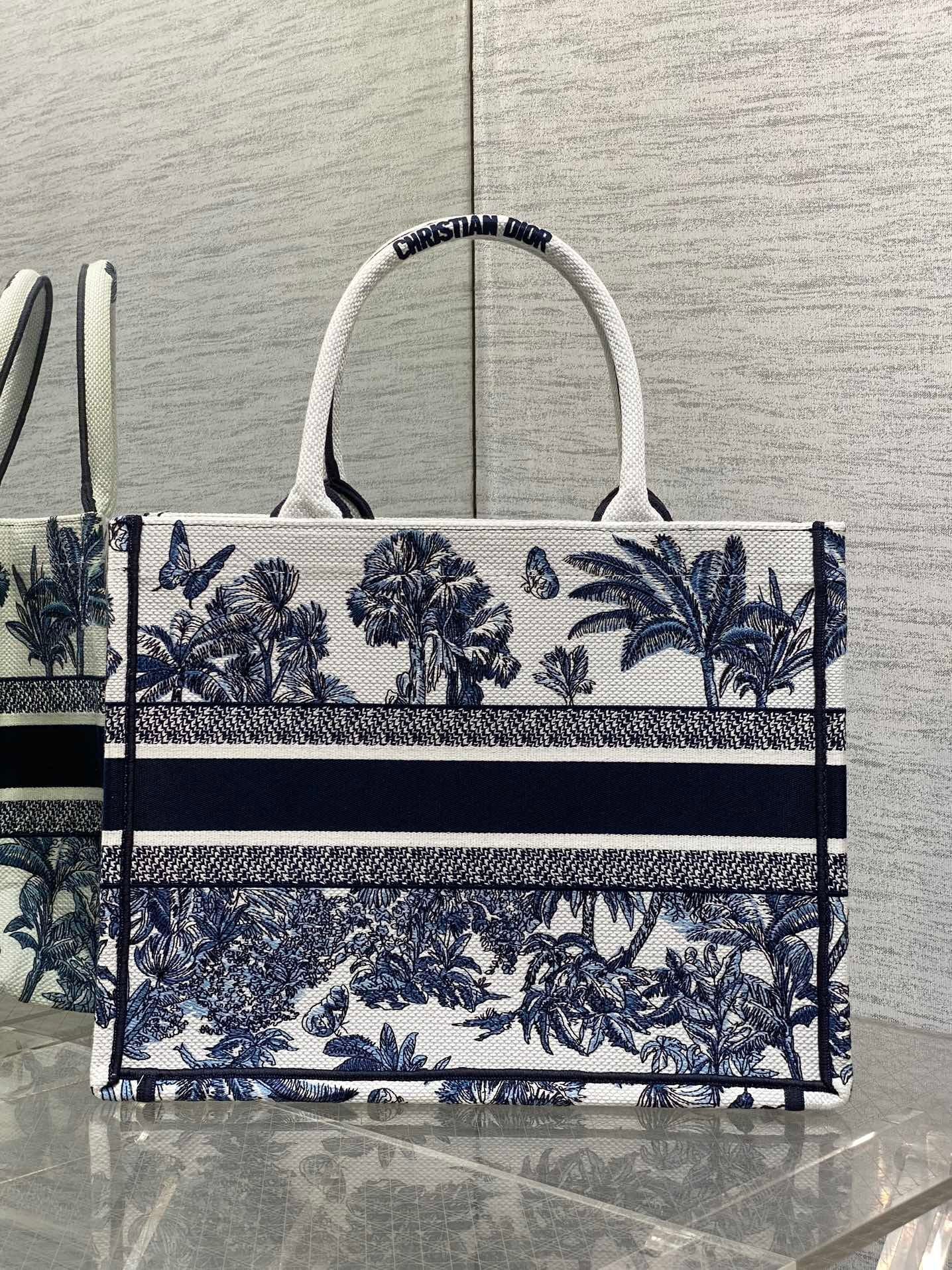 STRUCTURED CANVAS TOTE WITH BOTANICAL ILLUSTRATION