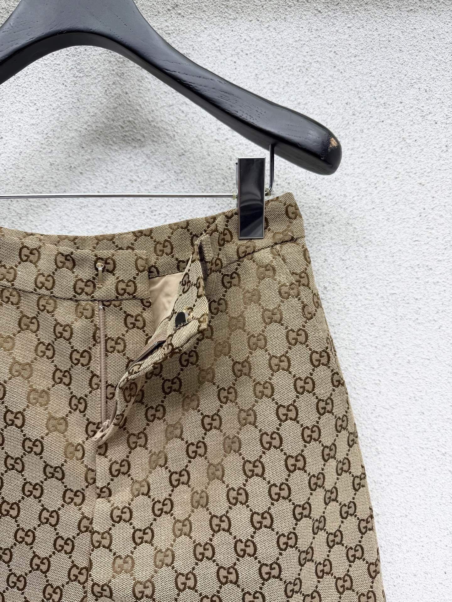 BROWN MONOGRAM PRINT SHORTS