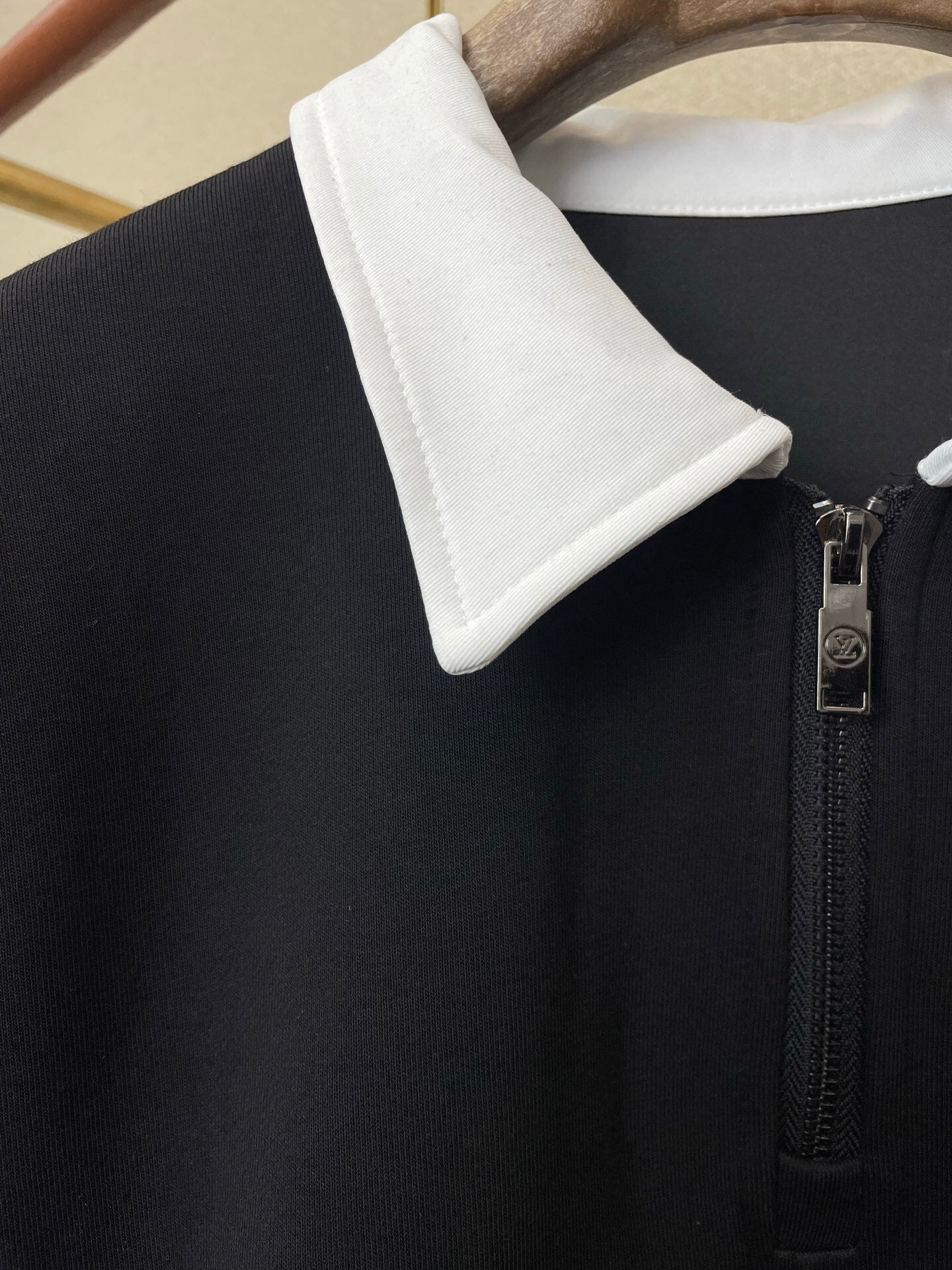 TWO-PIECE ZIP COLLAR SWEAT SET WITH CONTRAST DETAILS