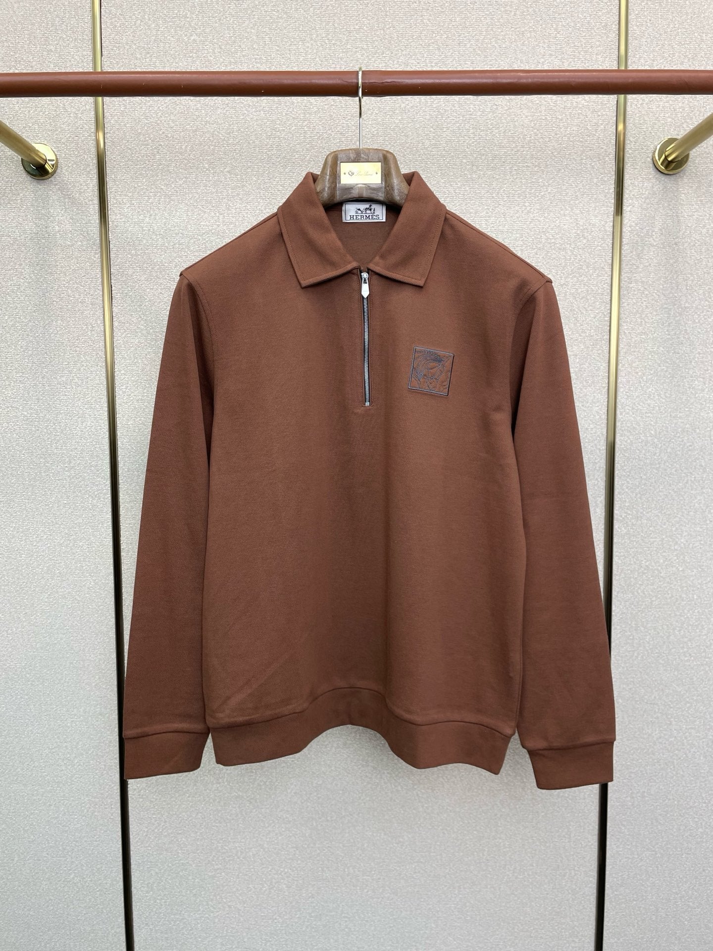 HALF ZIP COLLARED SWEATSHIRT WITH EMBROIDERED DETAIL