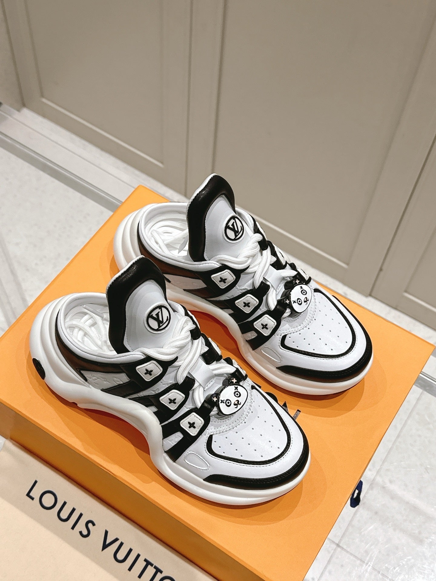 BLACK WHITE CHUNKY SNEAKERS