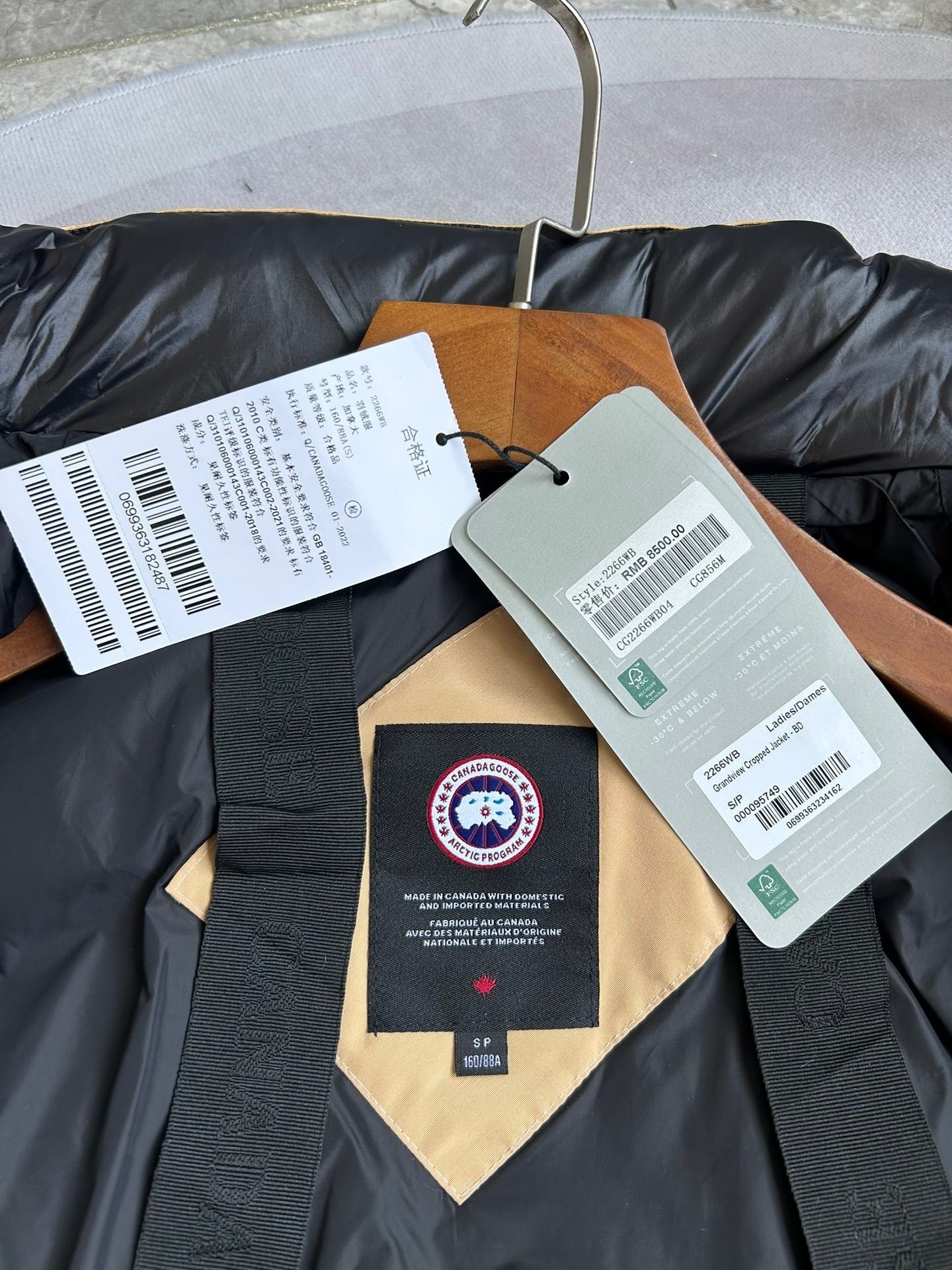 WOMEN’S CROPPED PADDED PUFFER JACKET WITH STAND COLLAR