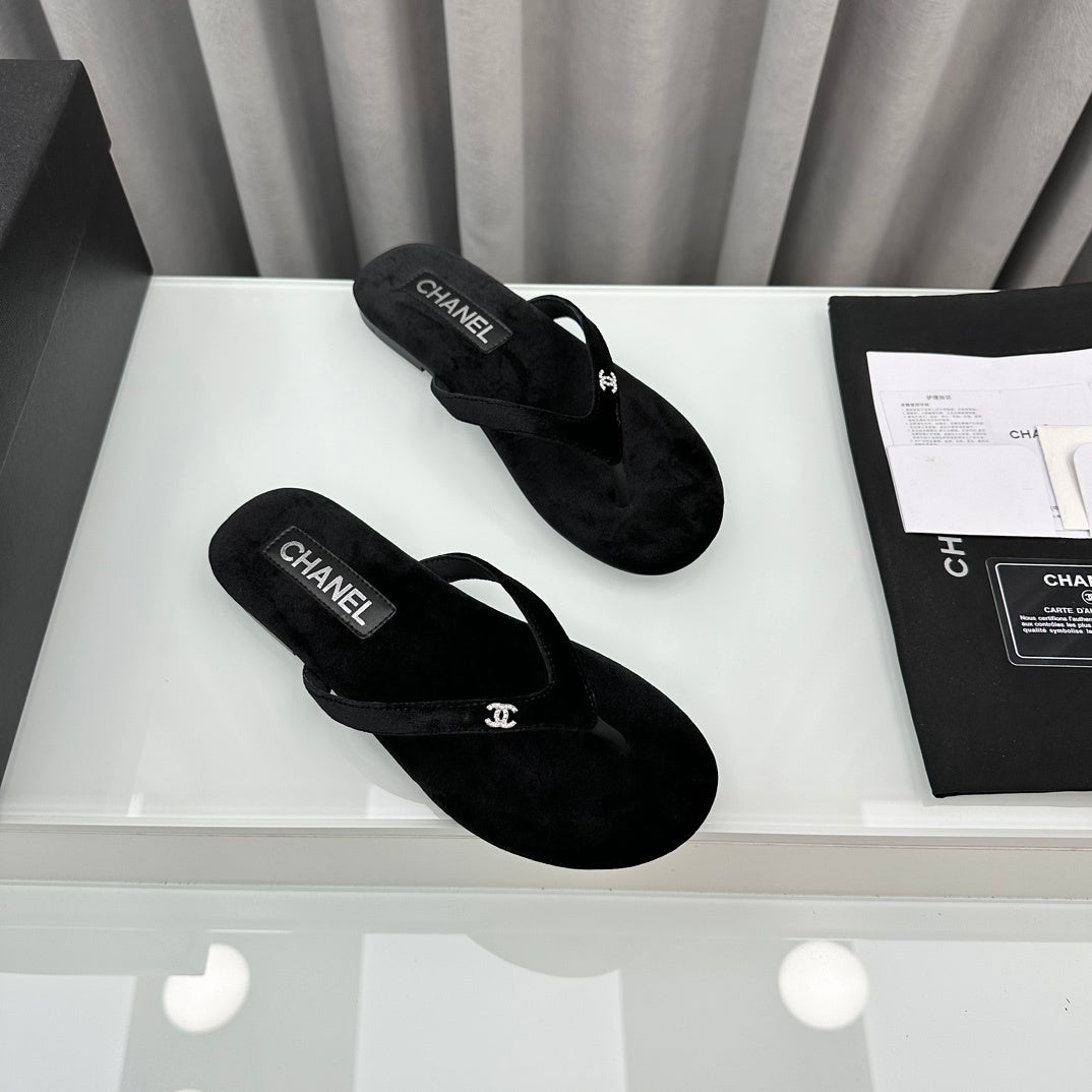 BLACK FLIP FLOPS